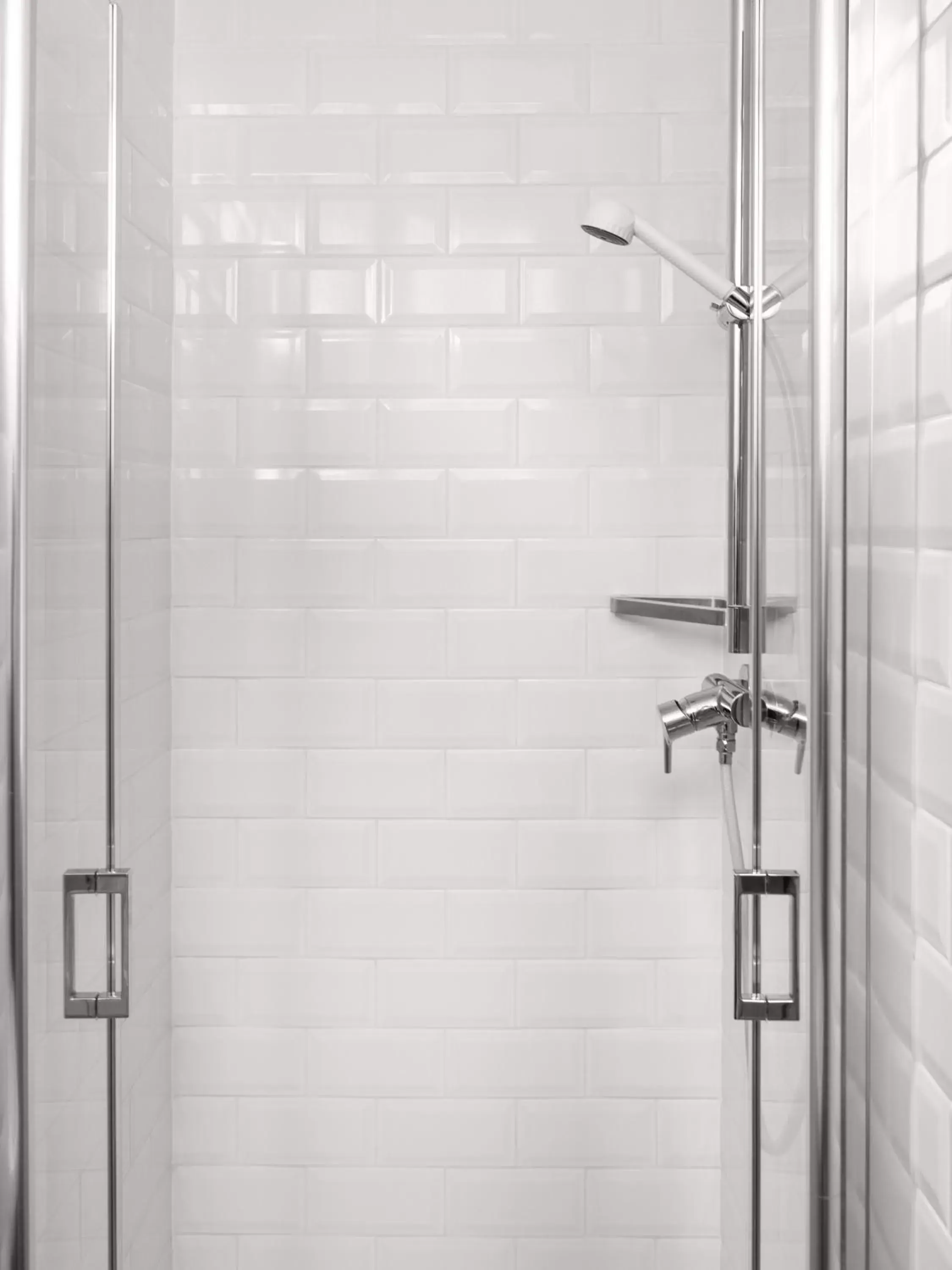 Shower, Bathroom in numa l Root Rooms & Apartments