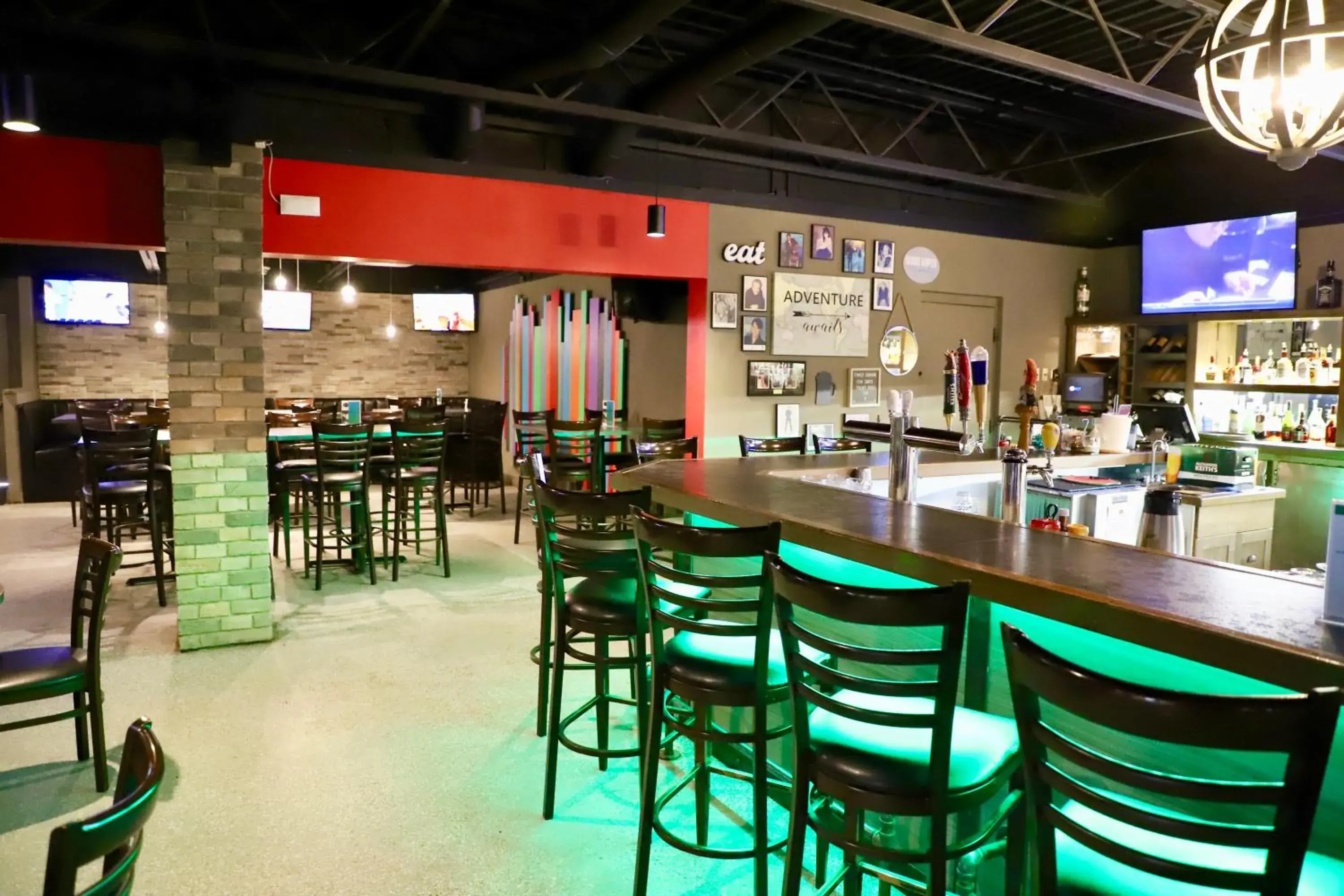 Lounge or bar, Restaurant/Places to Eat in Stanford Inn - Grande Prairie