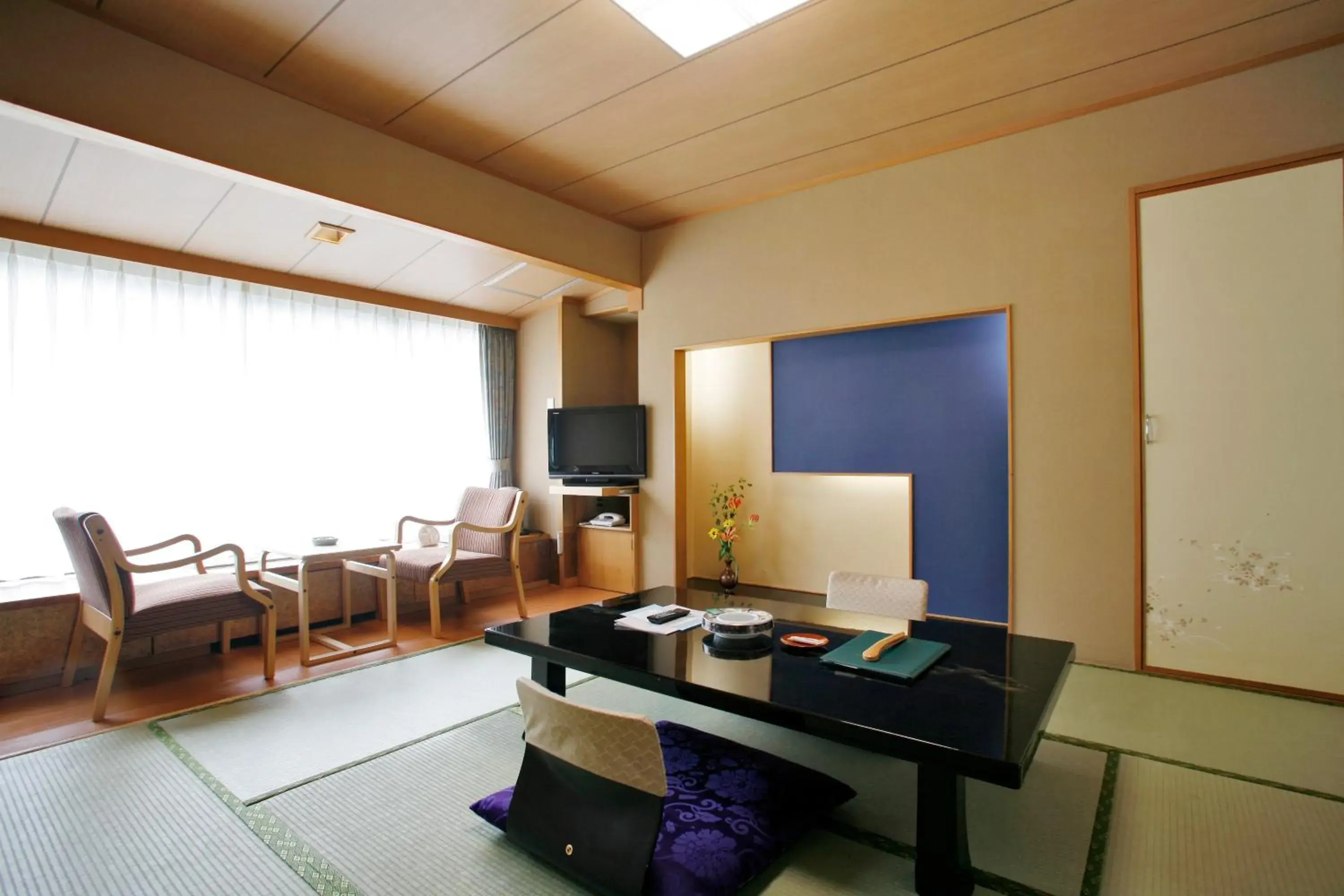 Photo of the whole room, Seating Area in Sounkyo Kanko Hotel