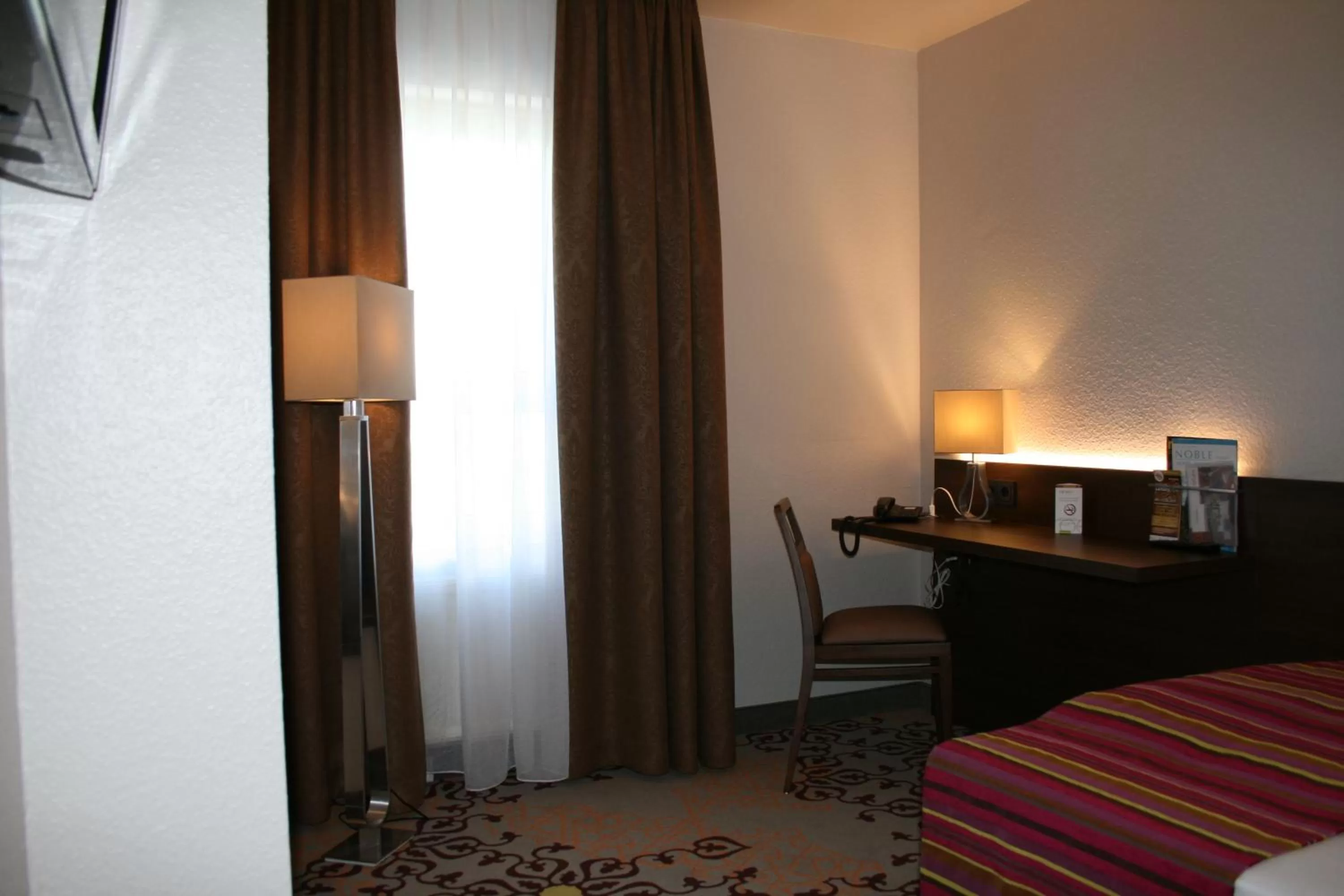 Photo of the whole room, Bed in HOTEL PARQÉO im A66