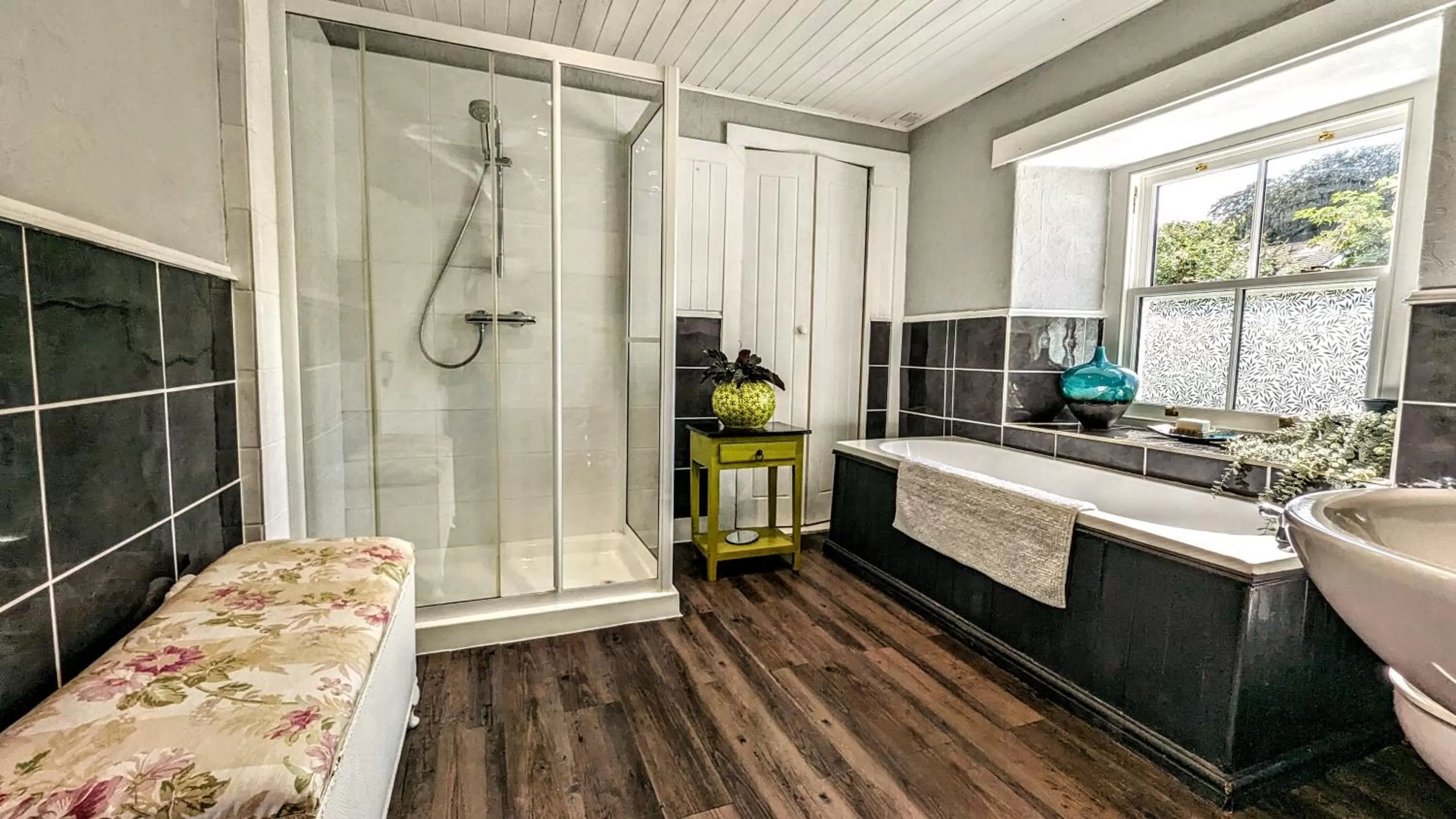 Shower, Kitchen/Kitchenette in Britannia House Vintage B&B Cornwall