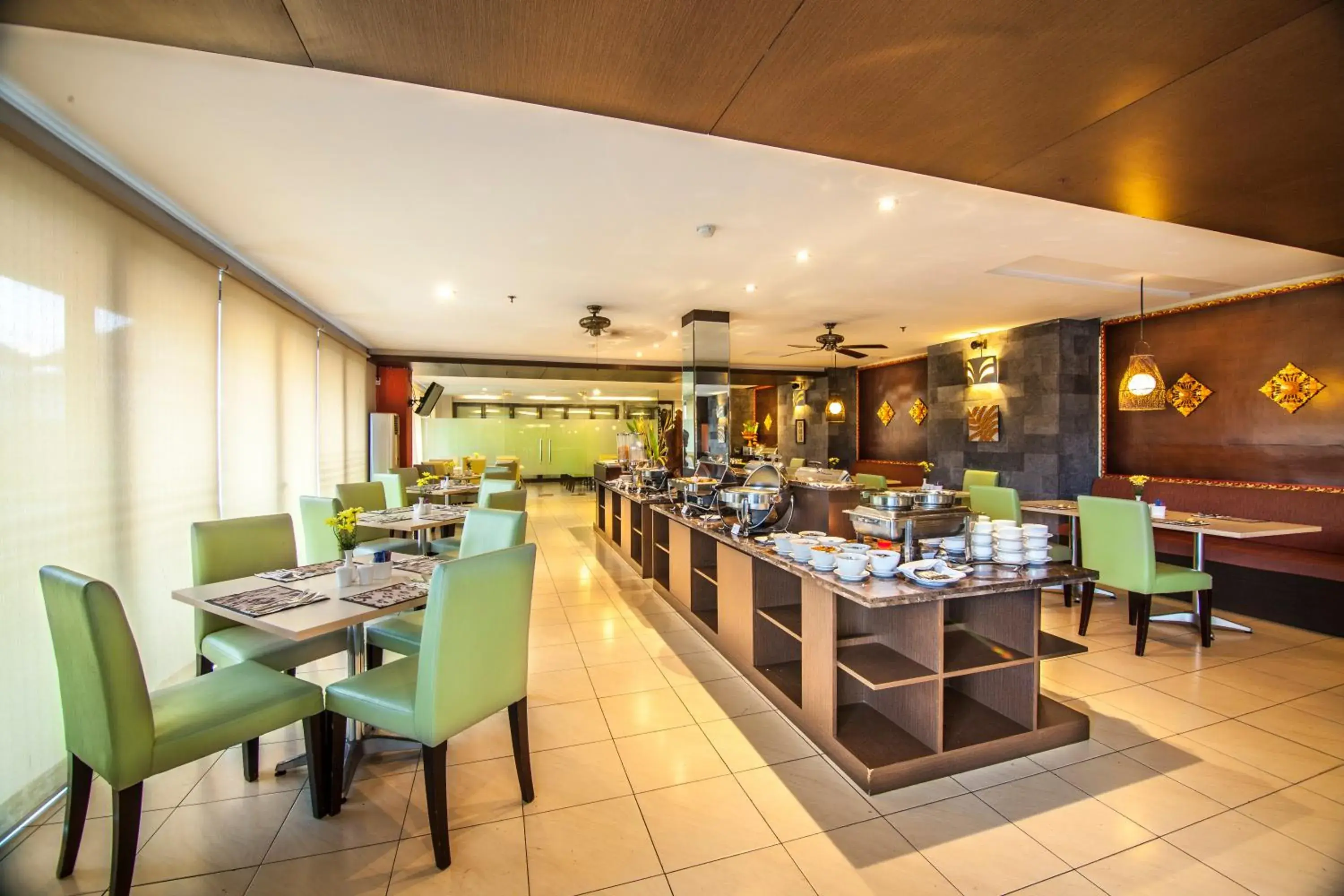 Restaurant/Places to Eat in Grand Kuta Hotel And Residence