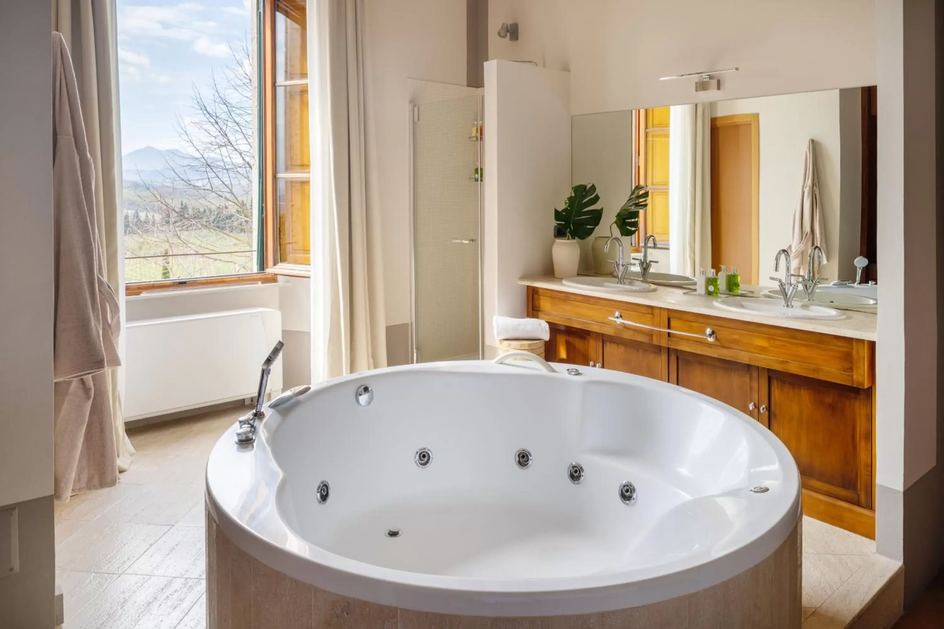 Hot Tub, Bathroom in Precise Tale Poggio Alla Sala