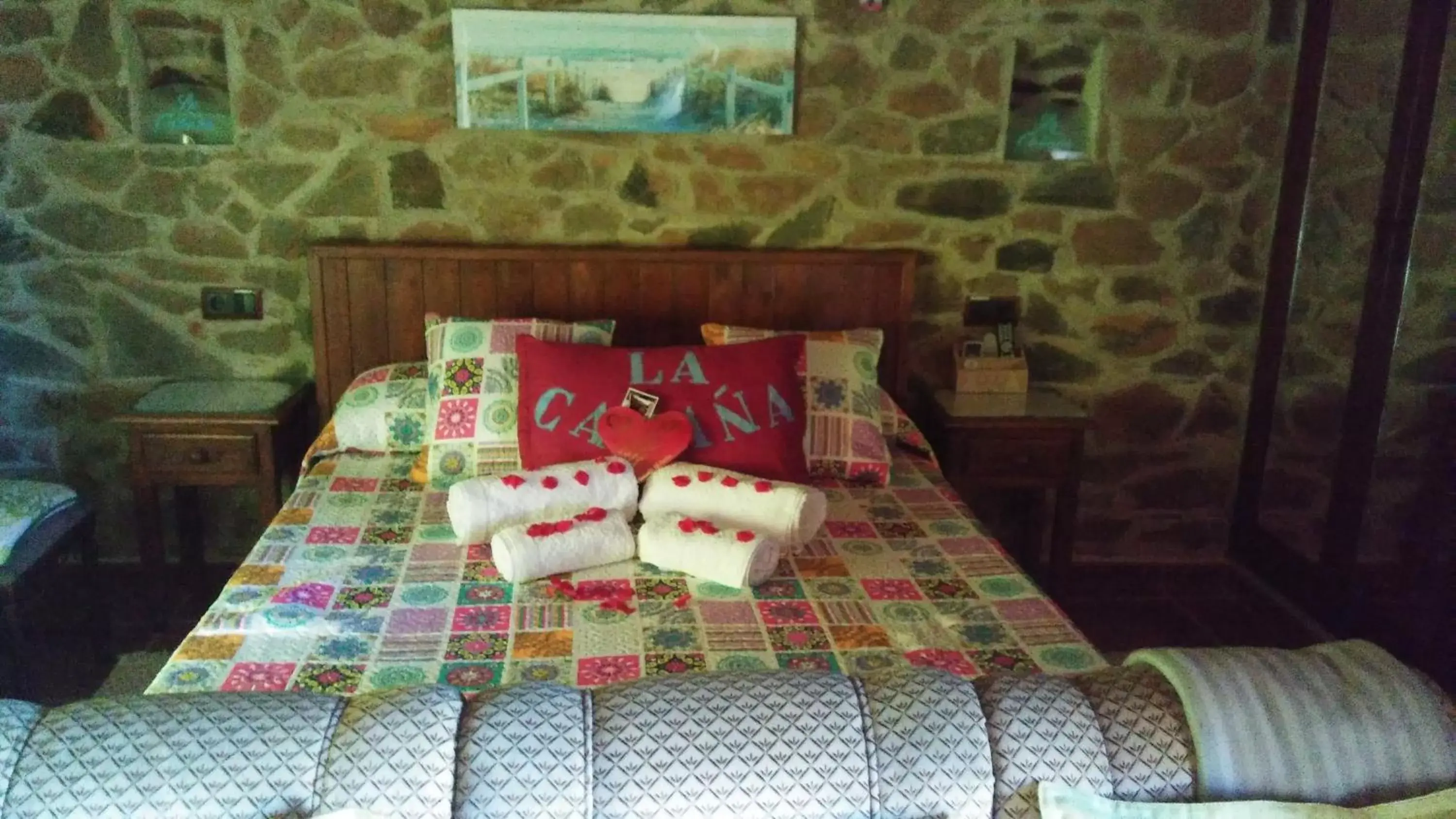 Property building, Bed in La Cabaña Romantica de Llano