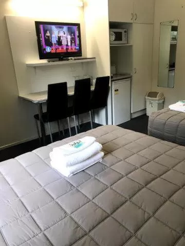 Standard Twin Room in Fairway Lodge Motel