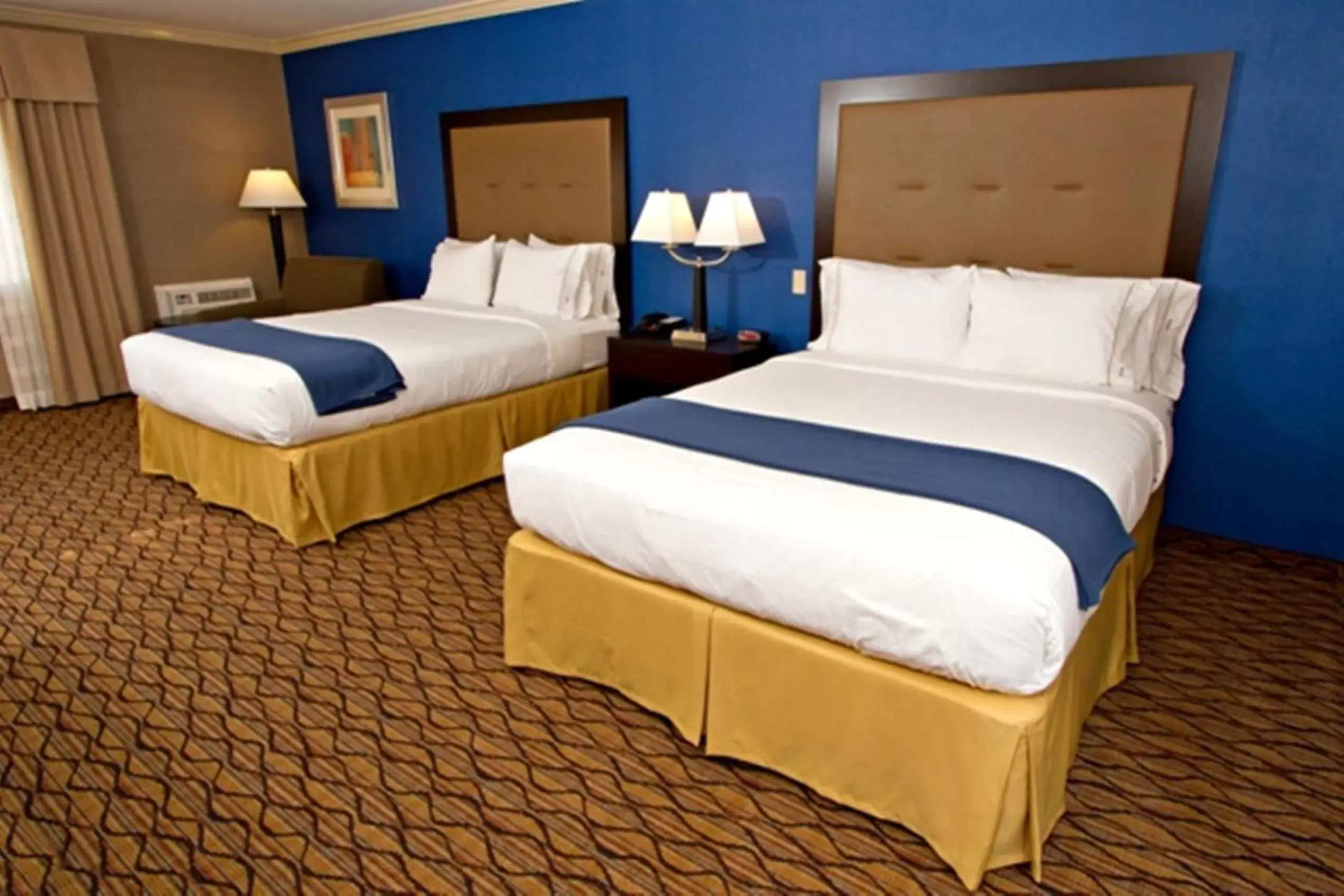 Bed in Holiday Inn Express Port Hueneme, an IHG Hotel