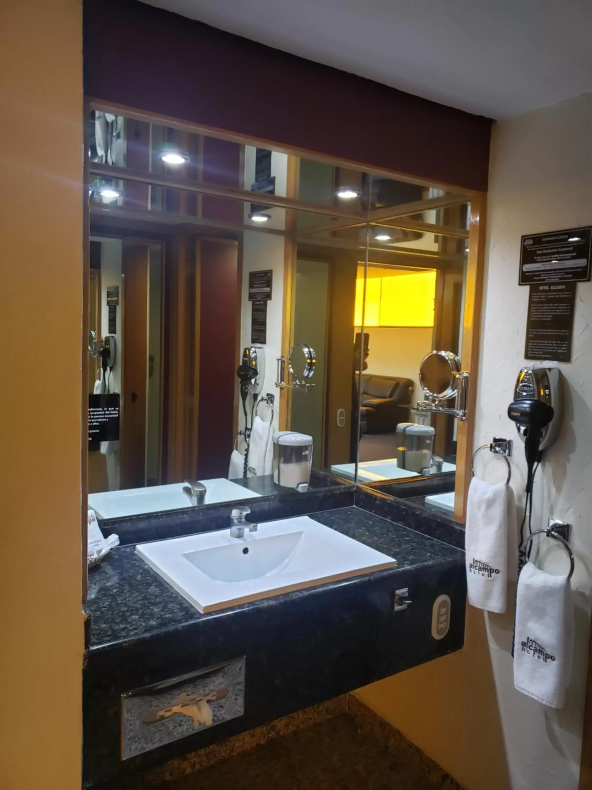 Bathroom in Hotel Alcampo