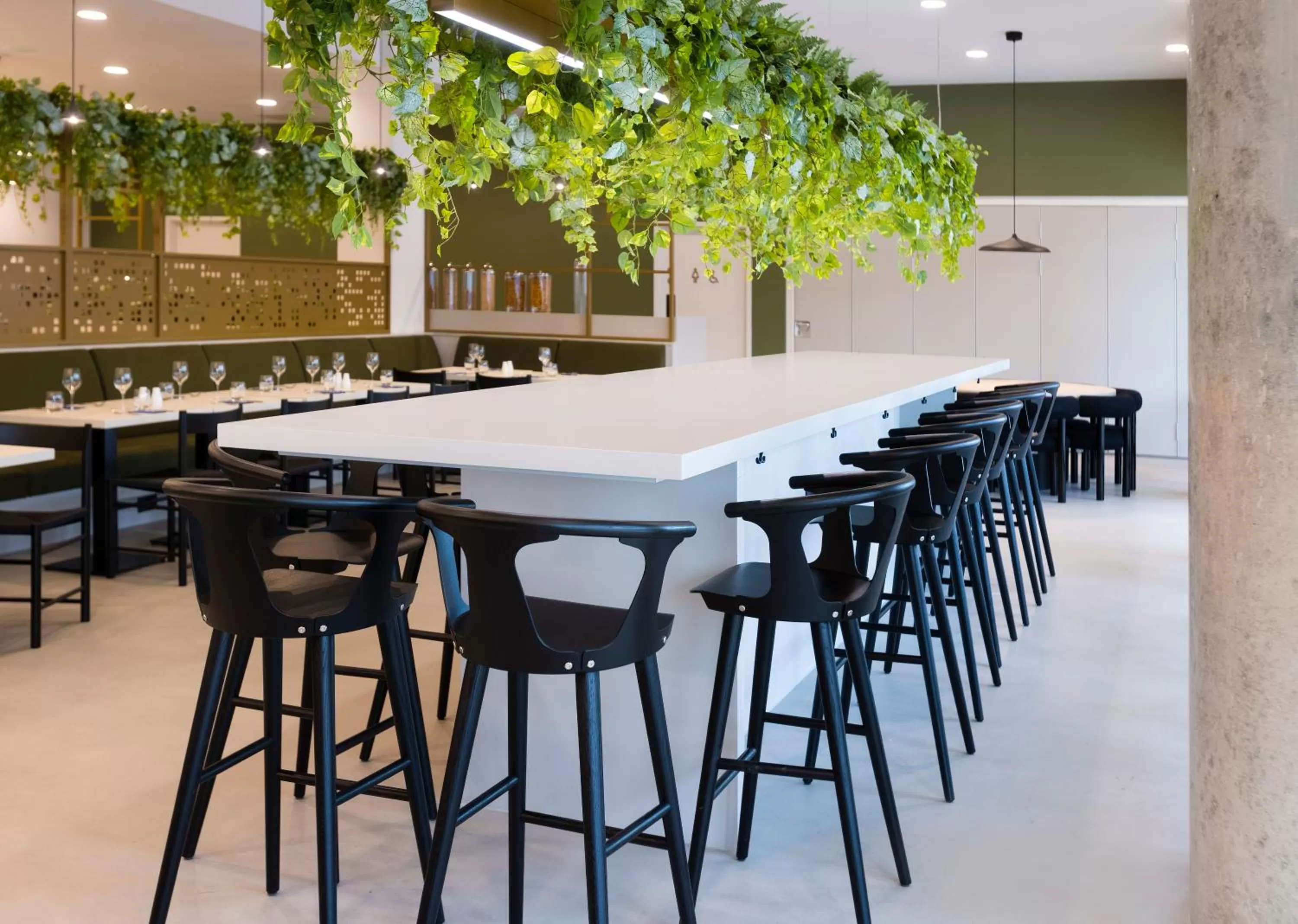 Lounge or bar in Leonardo Hotel Manchester Piccadilly