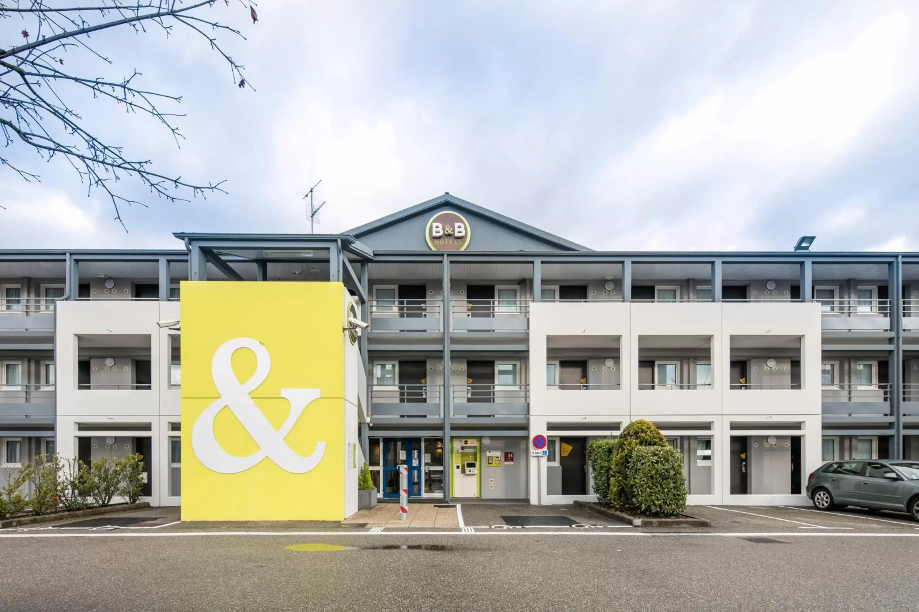 Facade/entrance, Property Building in B&B HOTEL Grenoble Université