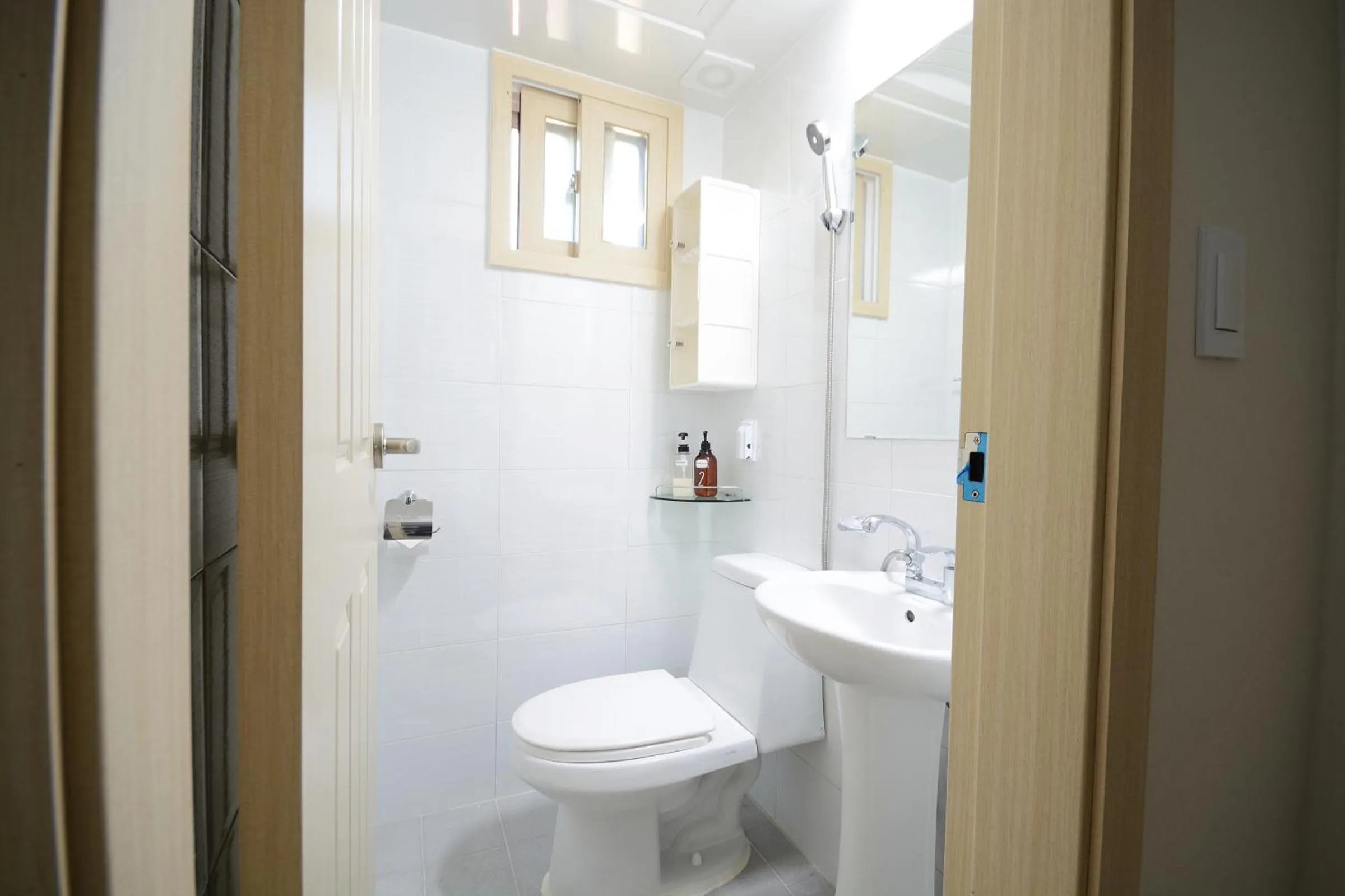 Shower in Sunnyhill Hostel Hongdae