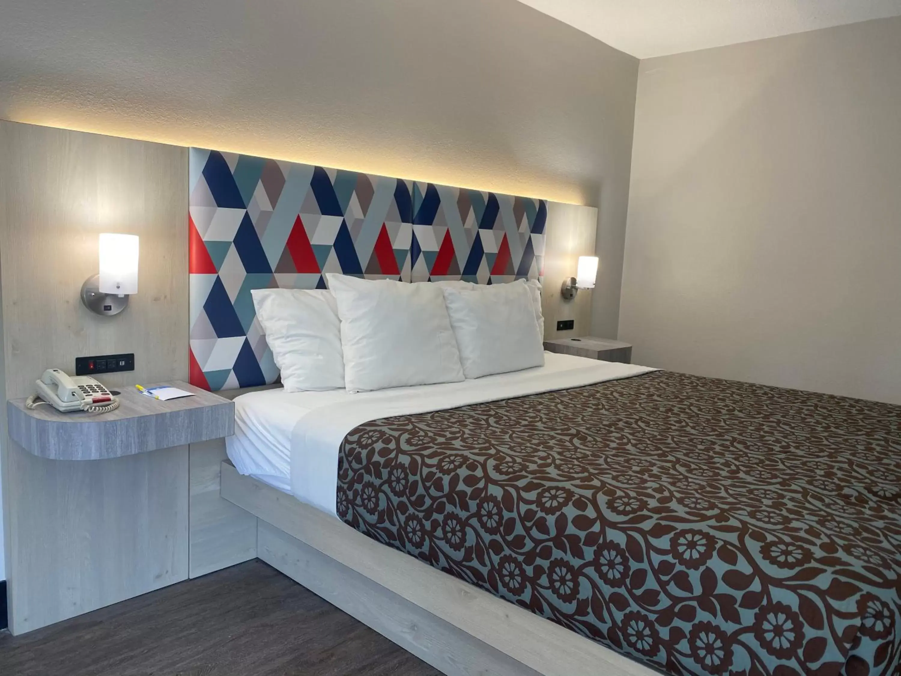 Bedroom, Bed in Days Inn & Suites by Wyndham Peachtree Corners Norcross Bedroom, Bed in Days Inn & Suites by Wyndham Peachtree Corners Norcross