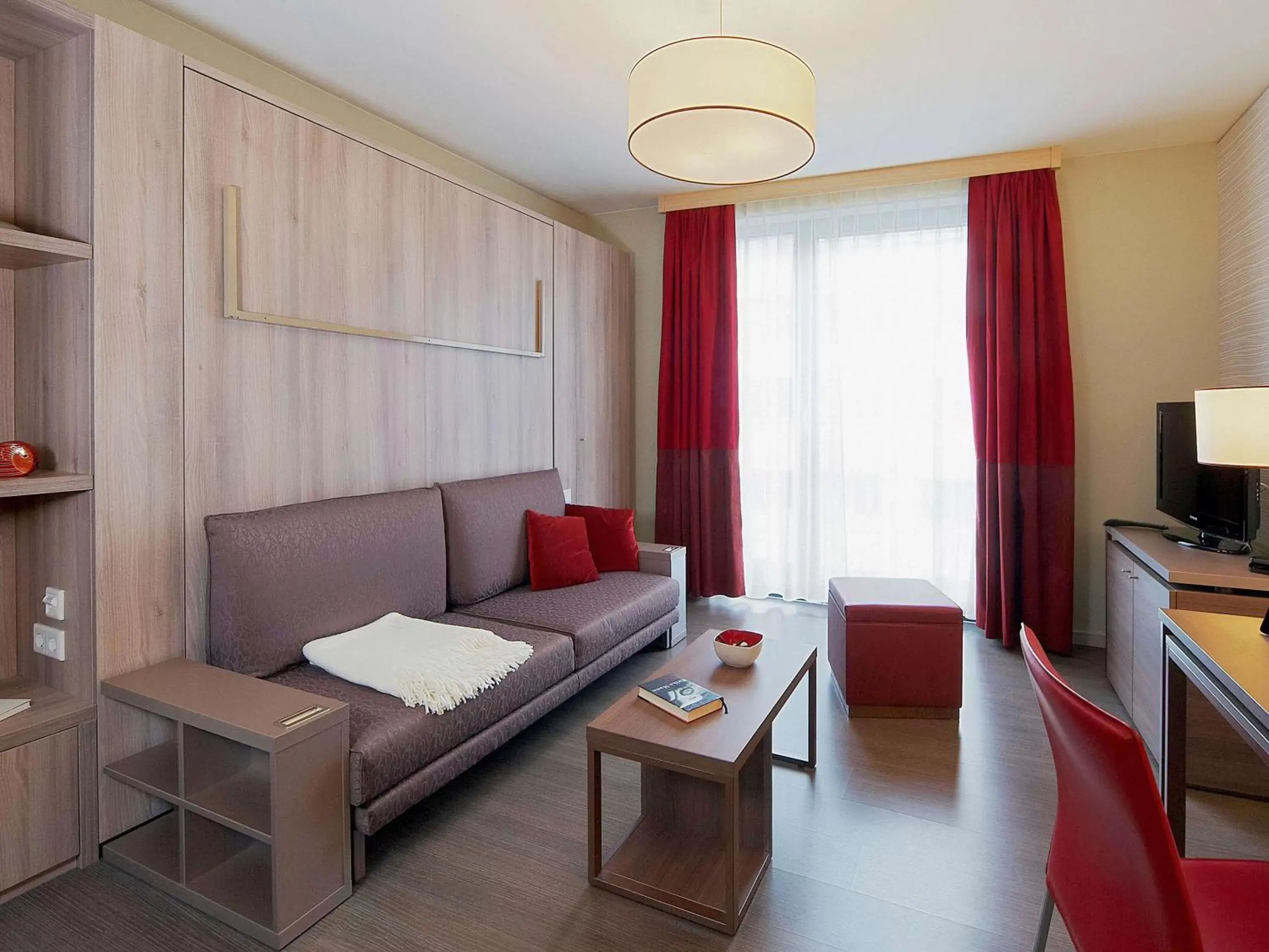 Bedroom, Seating Area in Aparthotel Adagio Muenchen City