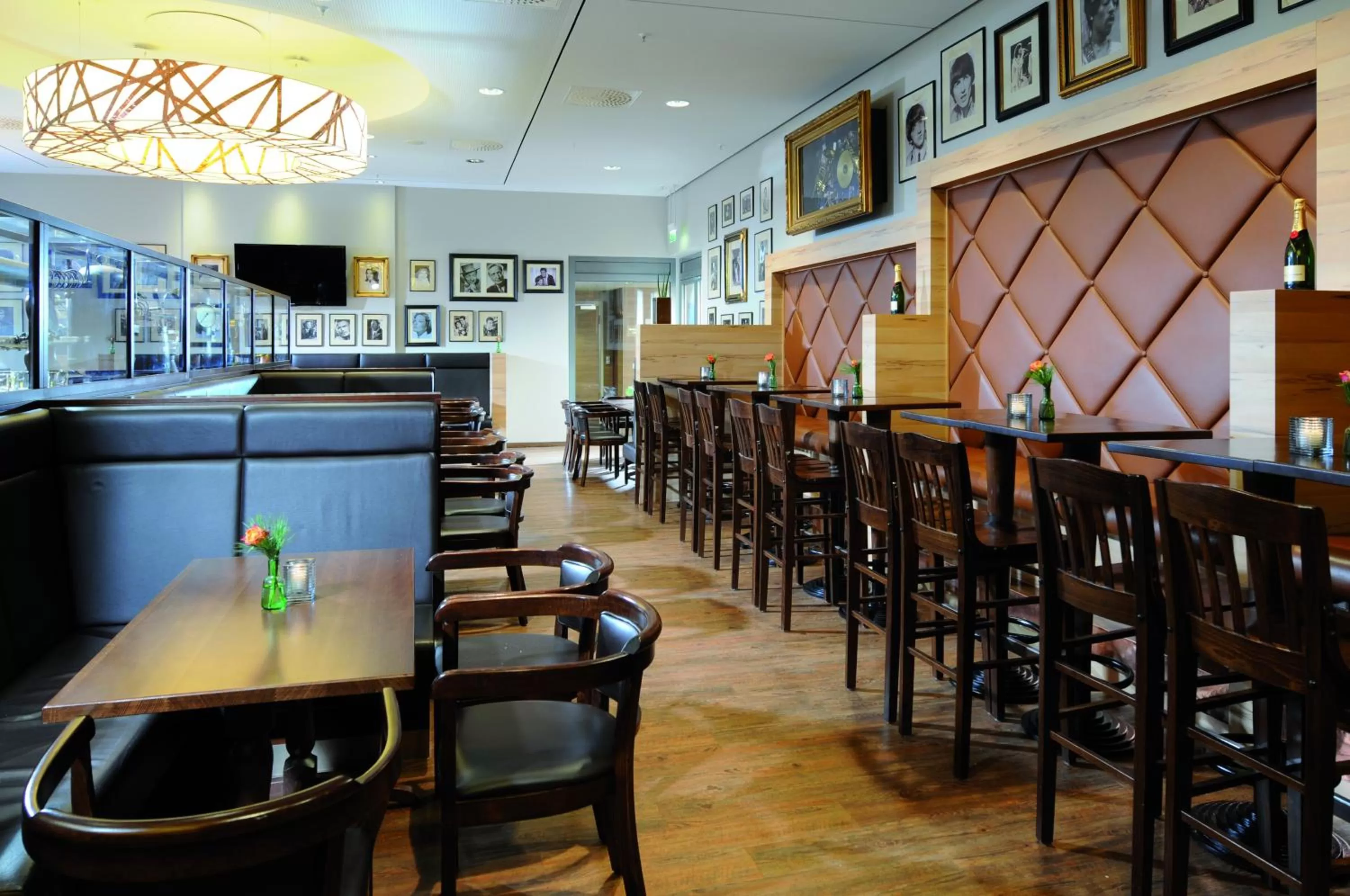 Restaurant/places to eat in H4 Hotel Berlin Alexanderplatz