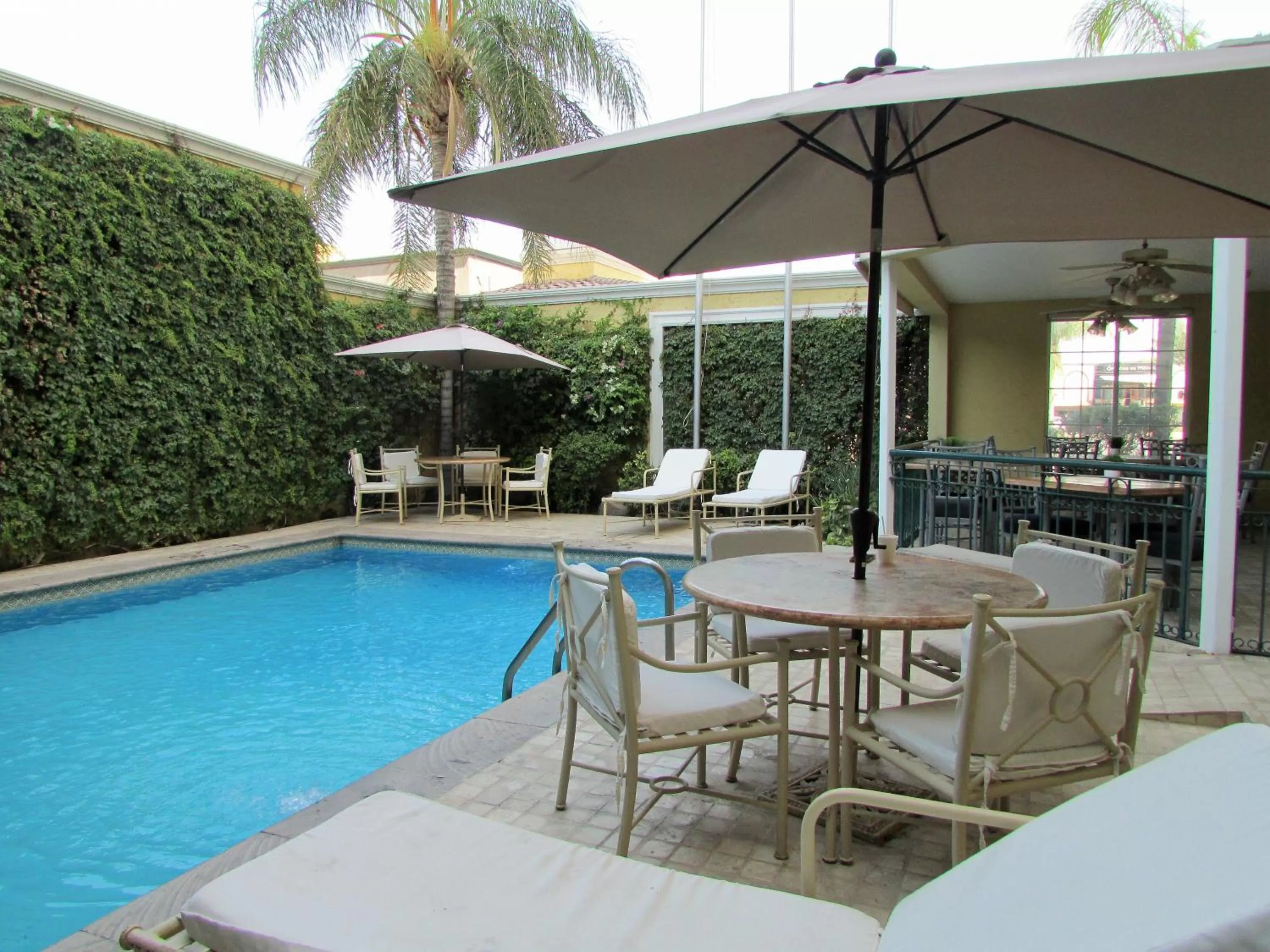 Swimming pool in Best Western Hotel Posada Del Rio Express