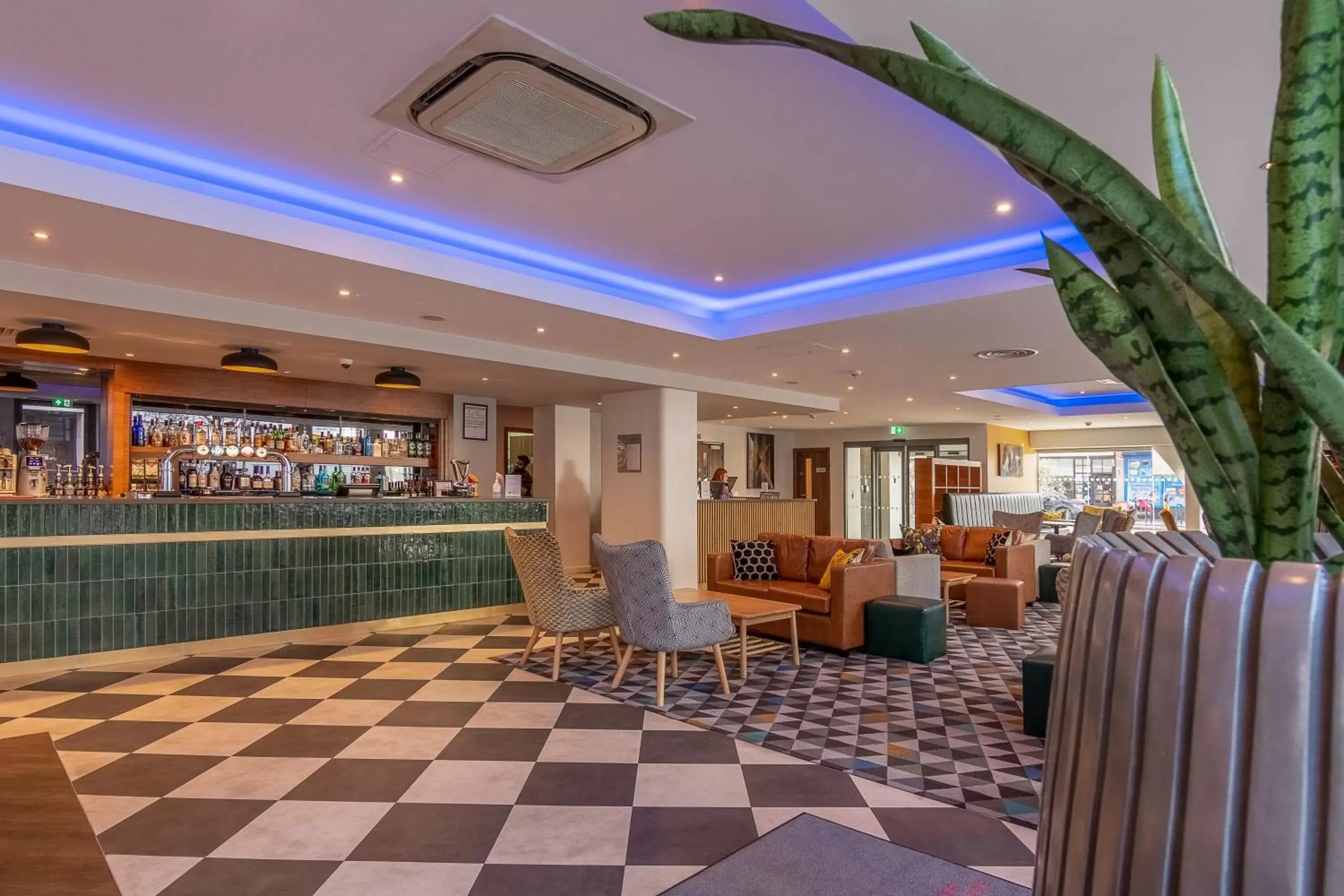 Restaurant/places to eat, Lobby/Reception in Ramada Encore Leicester City Centre