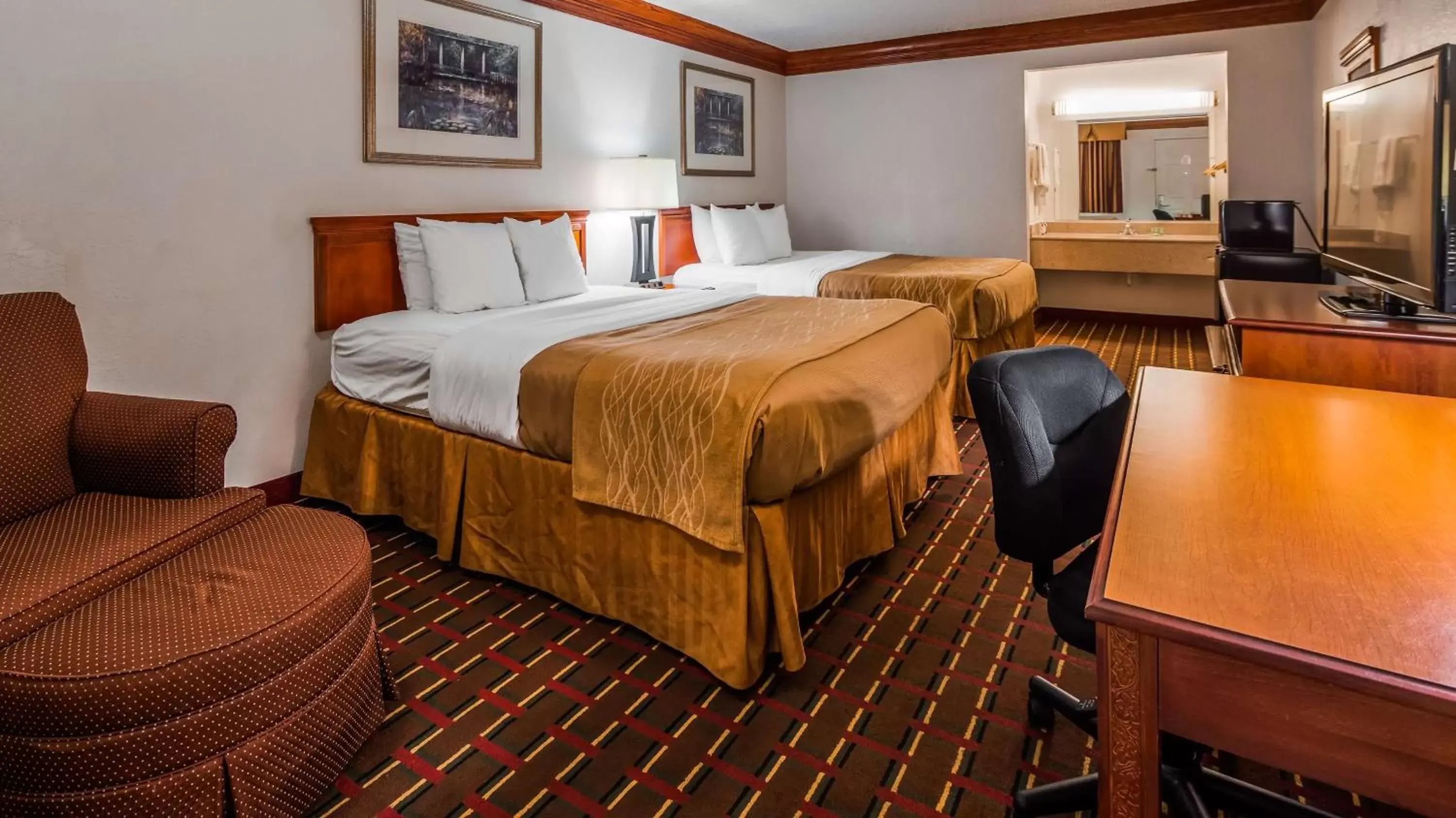 Photo of the whole room, Bed in Best Western Decatur Inn