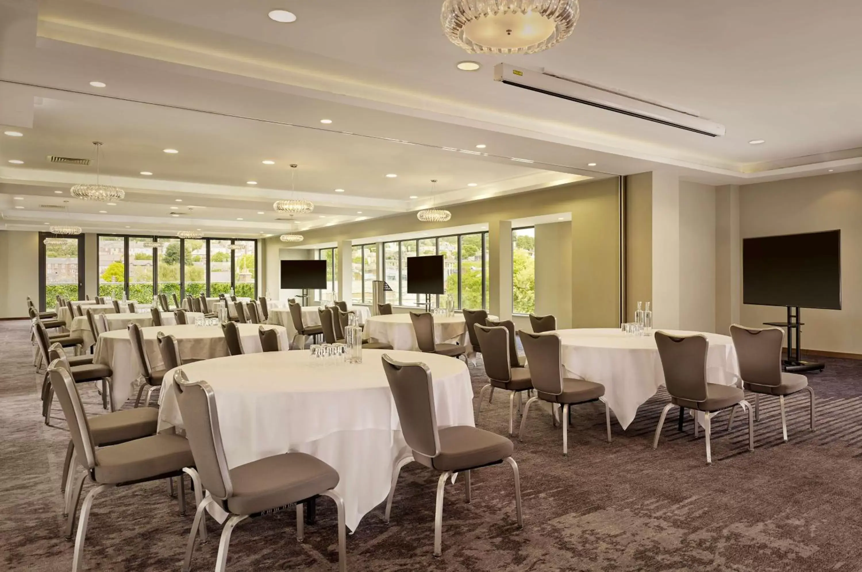 Meeting/conference room, Restaurant/Places to Eat in DoubleTree by Hilton Lincoln