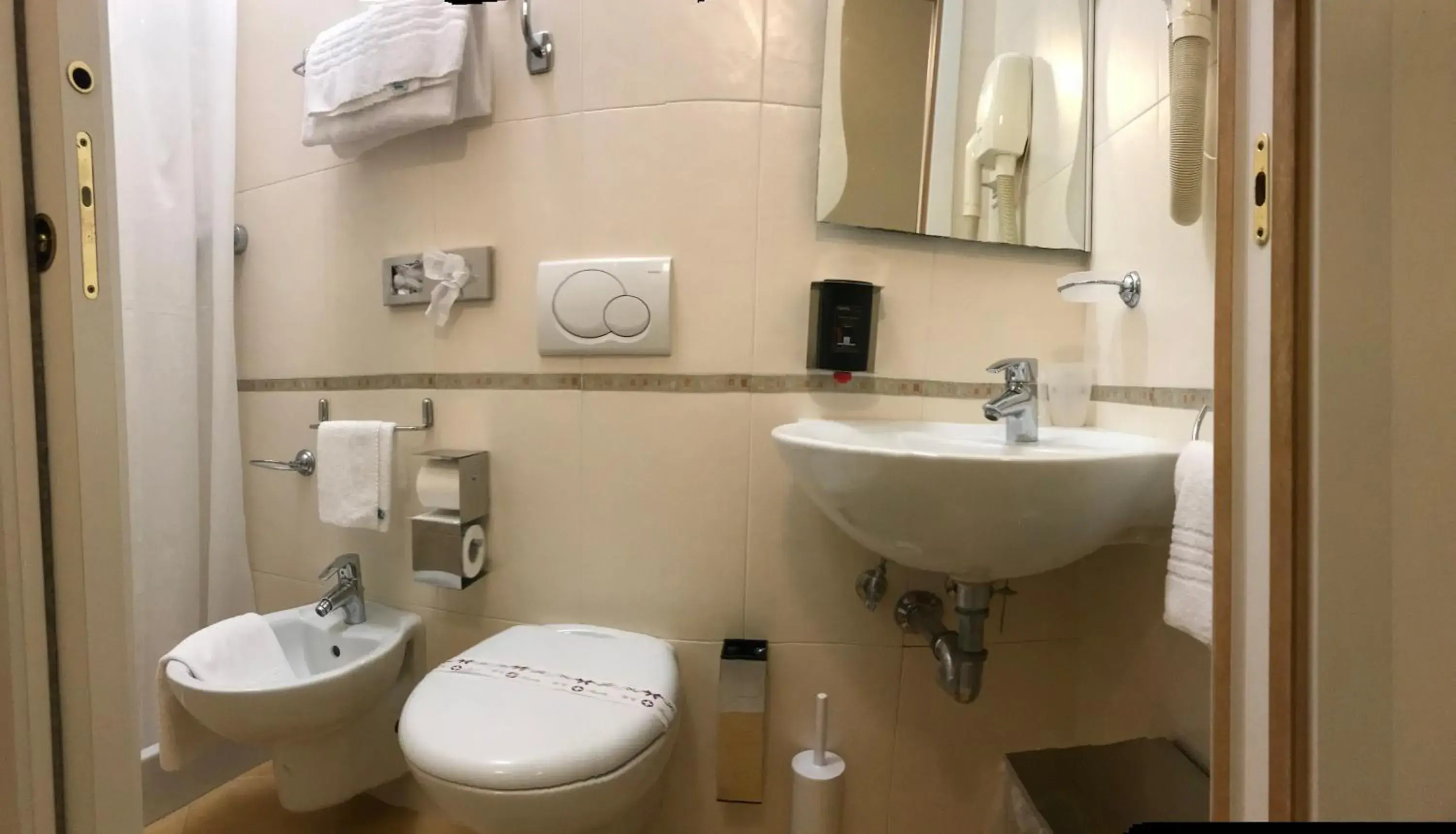 Photo of the whole room, Bathroom in Hotel San Carlo