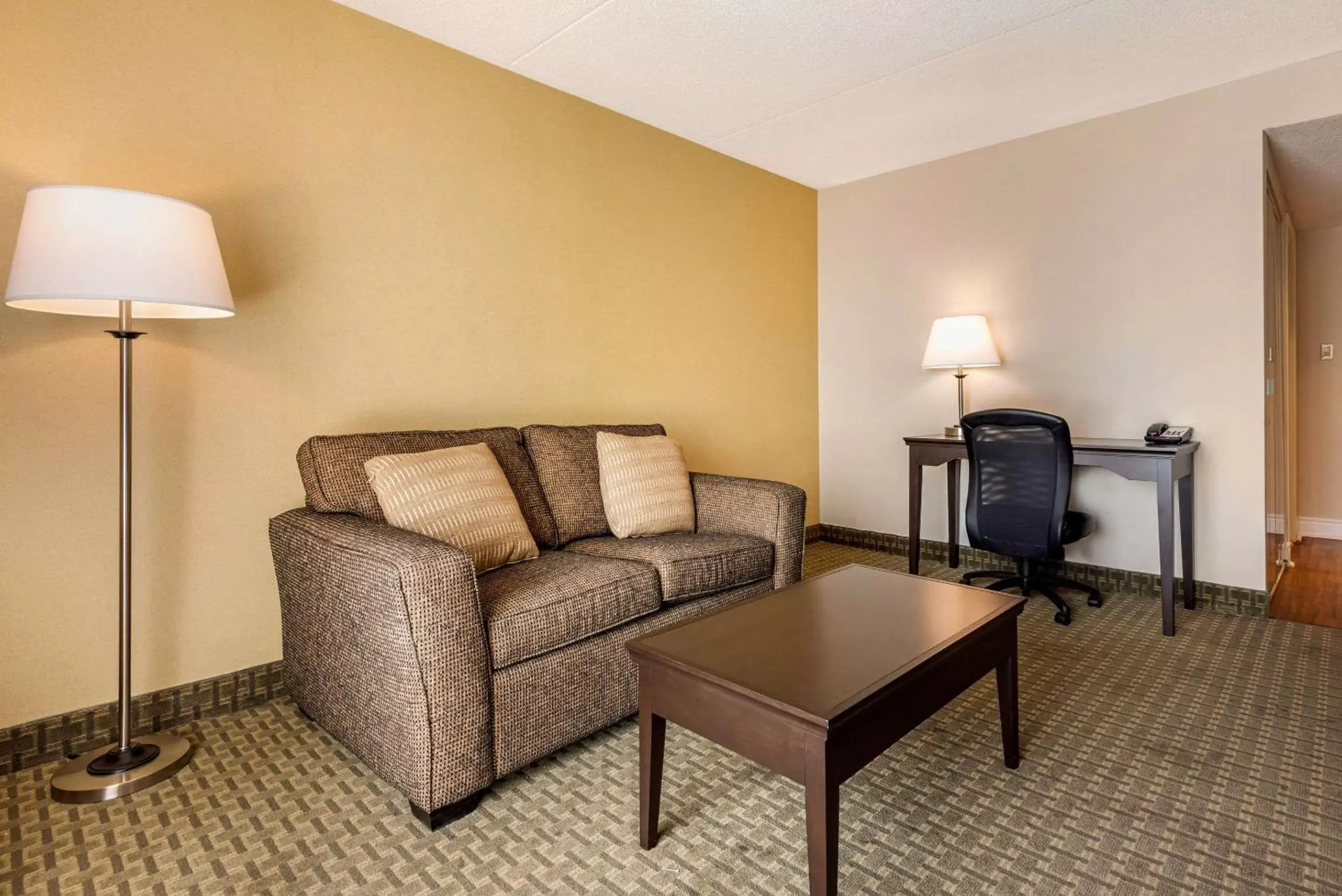 Photo of the whole room, Seating Area in Quality Inn & Suites