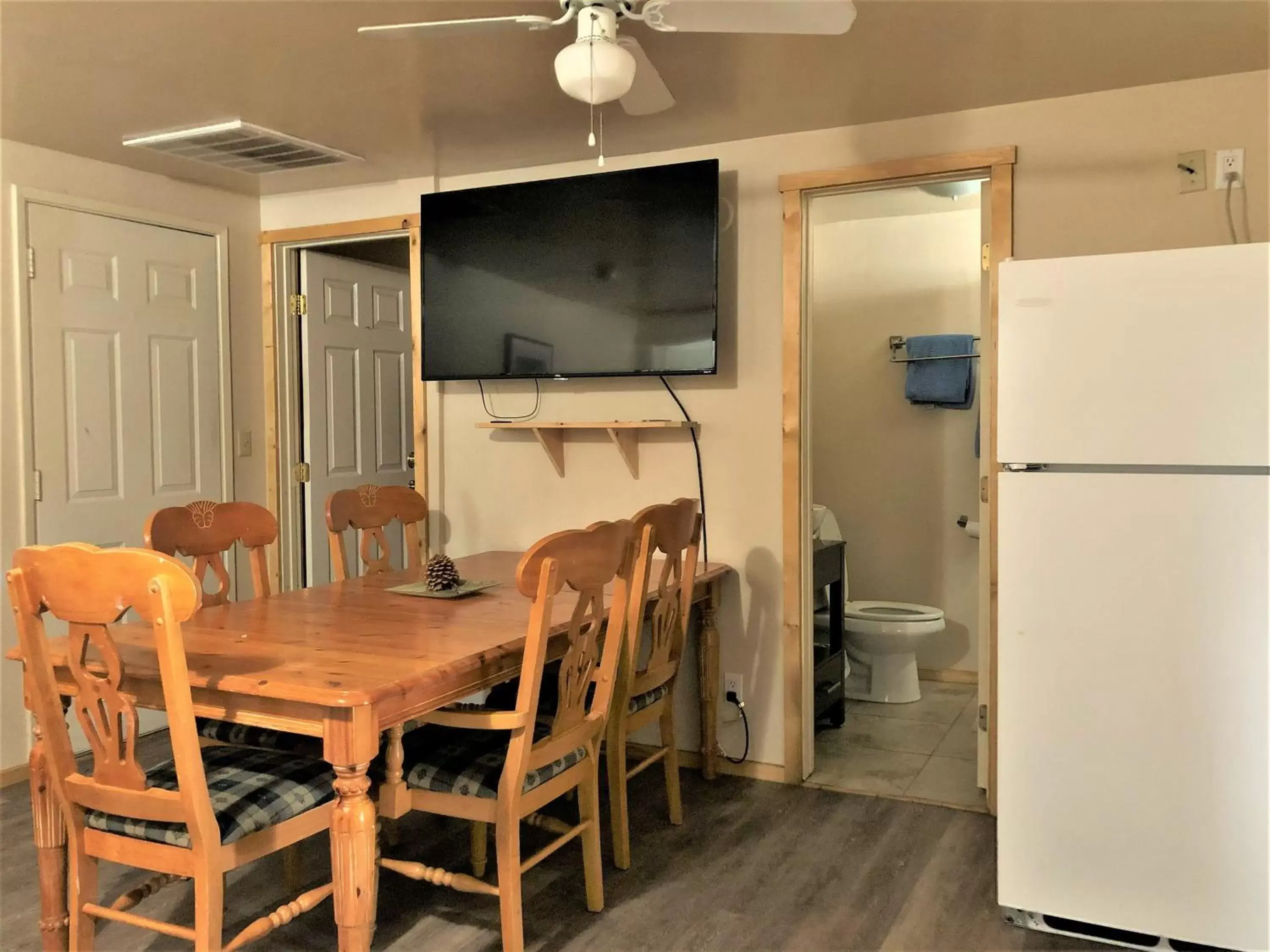 Dining Area in Blue Horizon Lodge