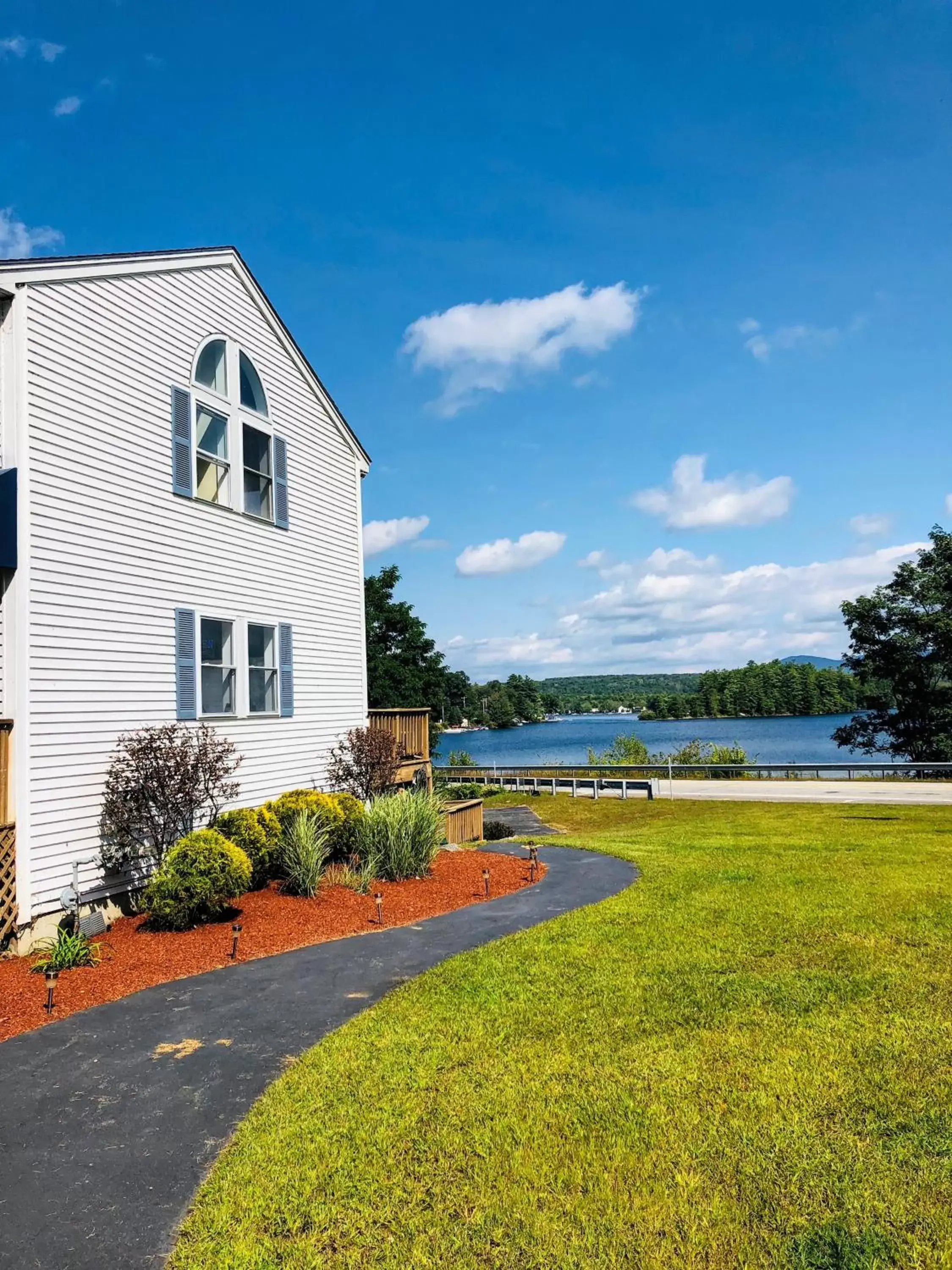 Property building in Winnisquam Lake Inn Property building in Winnisquam Lake Inn