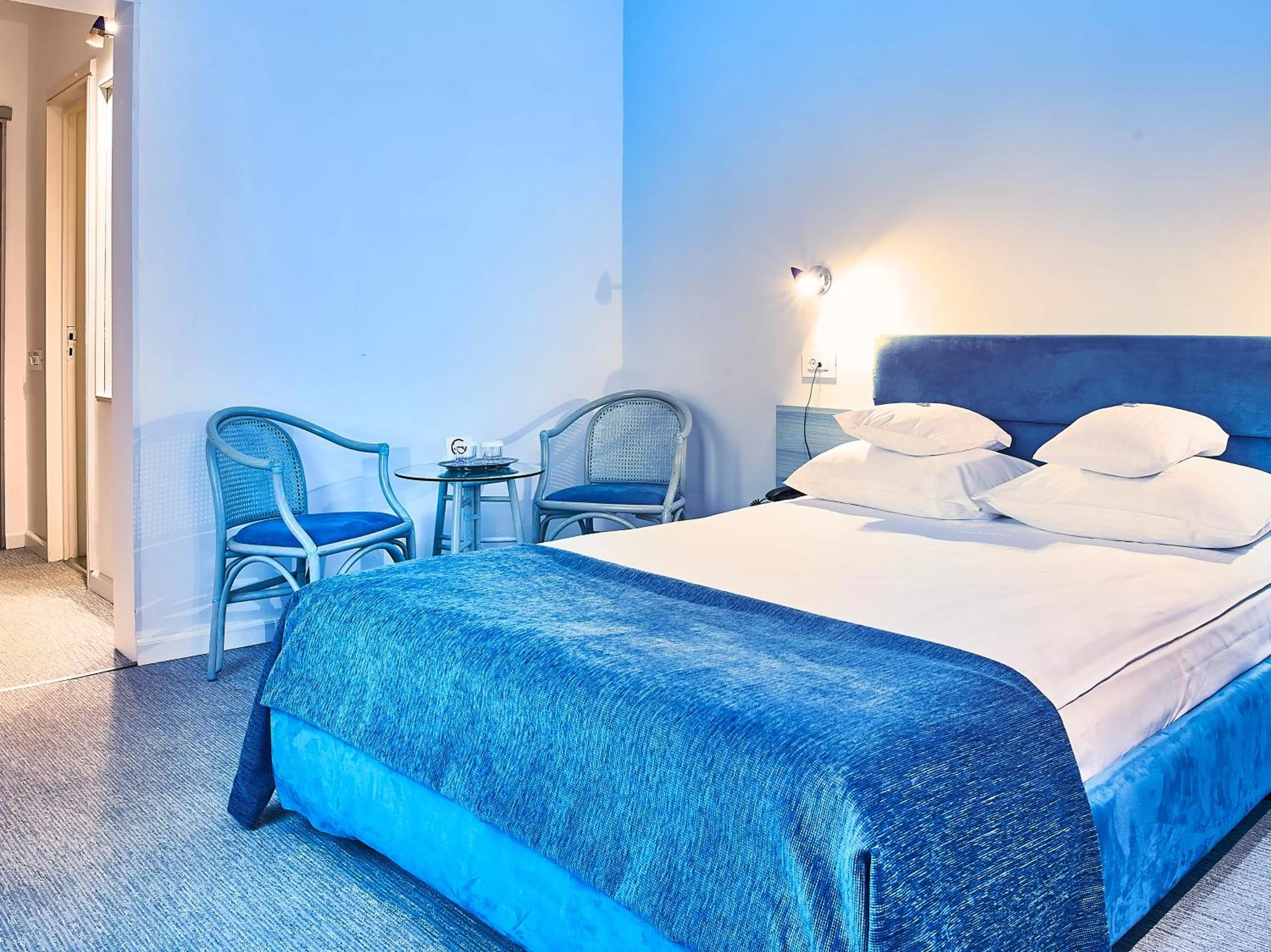 Photo of the whole room, Bed in Continental Forum Tirgu Mures