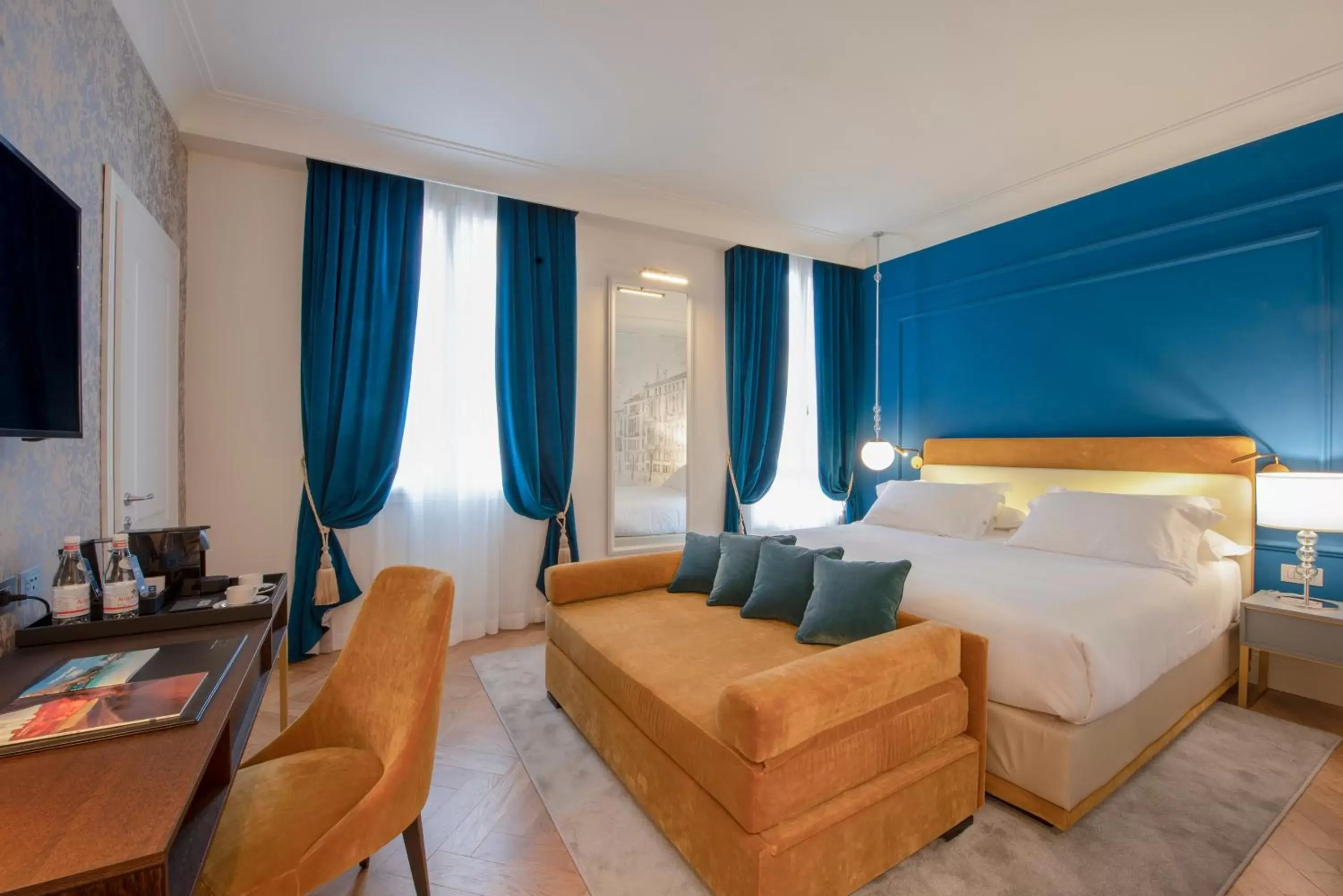 Bedroom in H10 Palazzo Canova