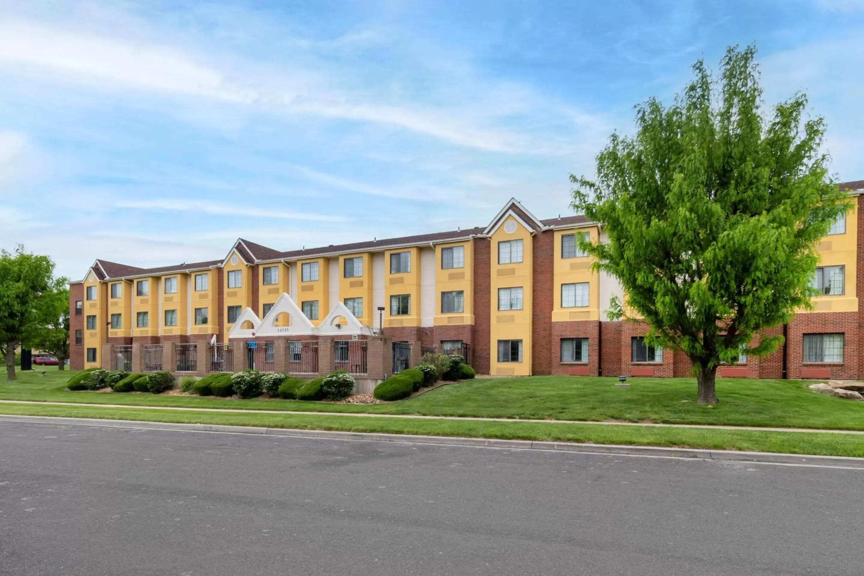 Property building in Quality Inn Overland Park Kansas City Property building in Quality Inn Overland Park Kansas City