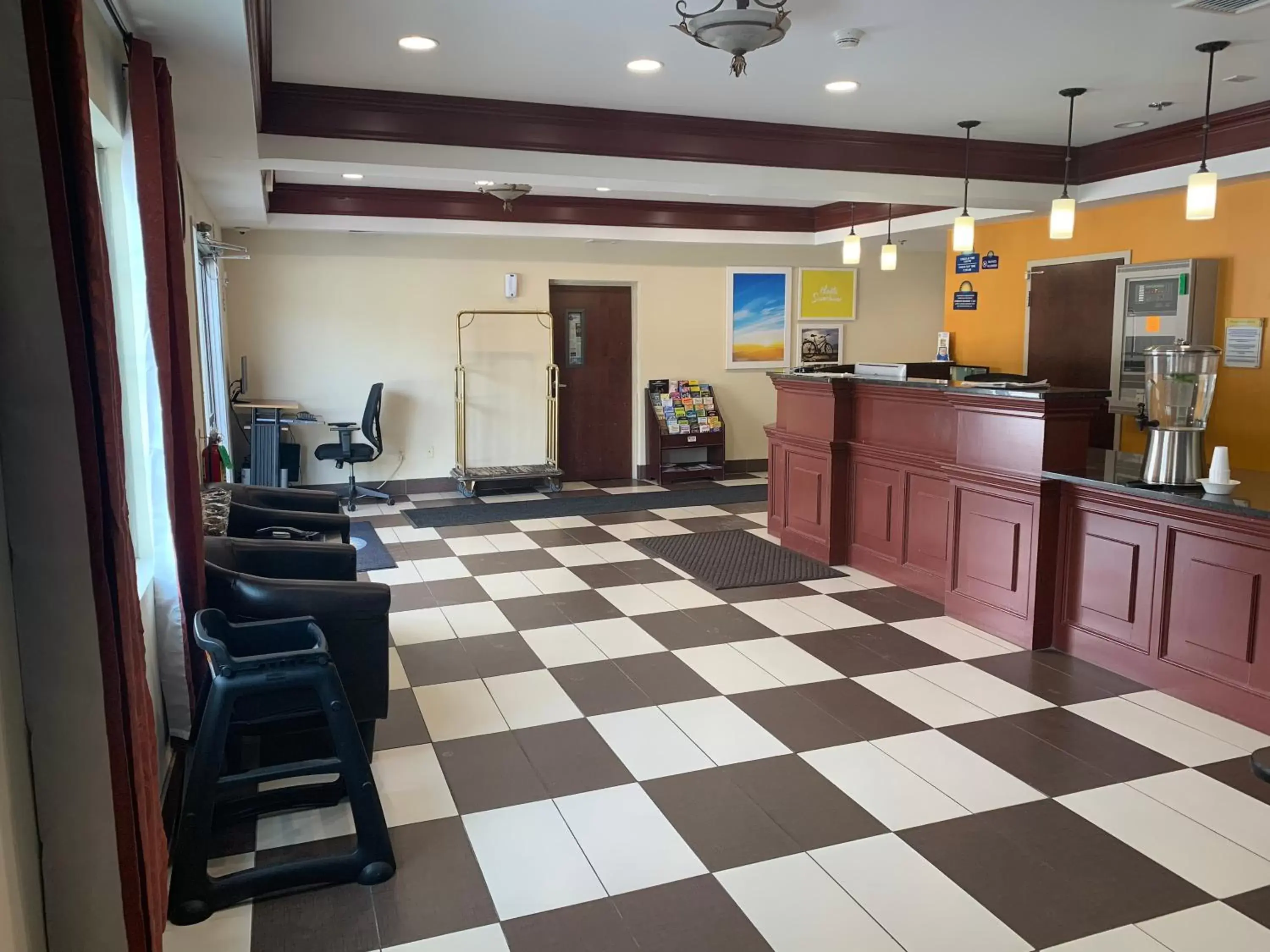 Lobby/Reception in Days Inn by Wyndham Budd Lake