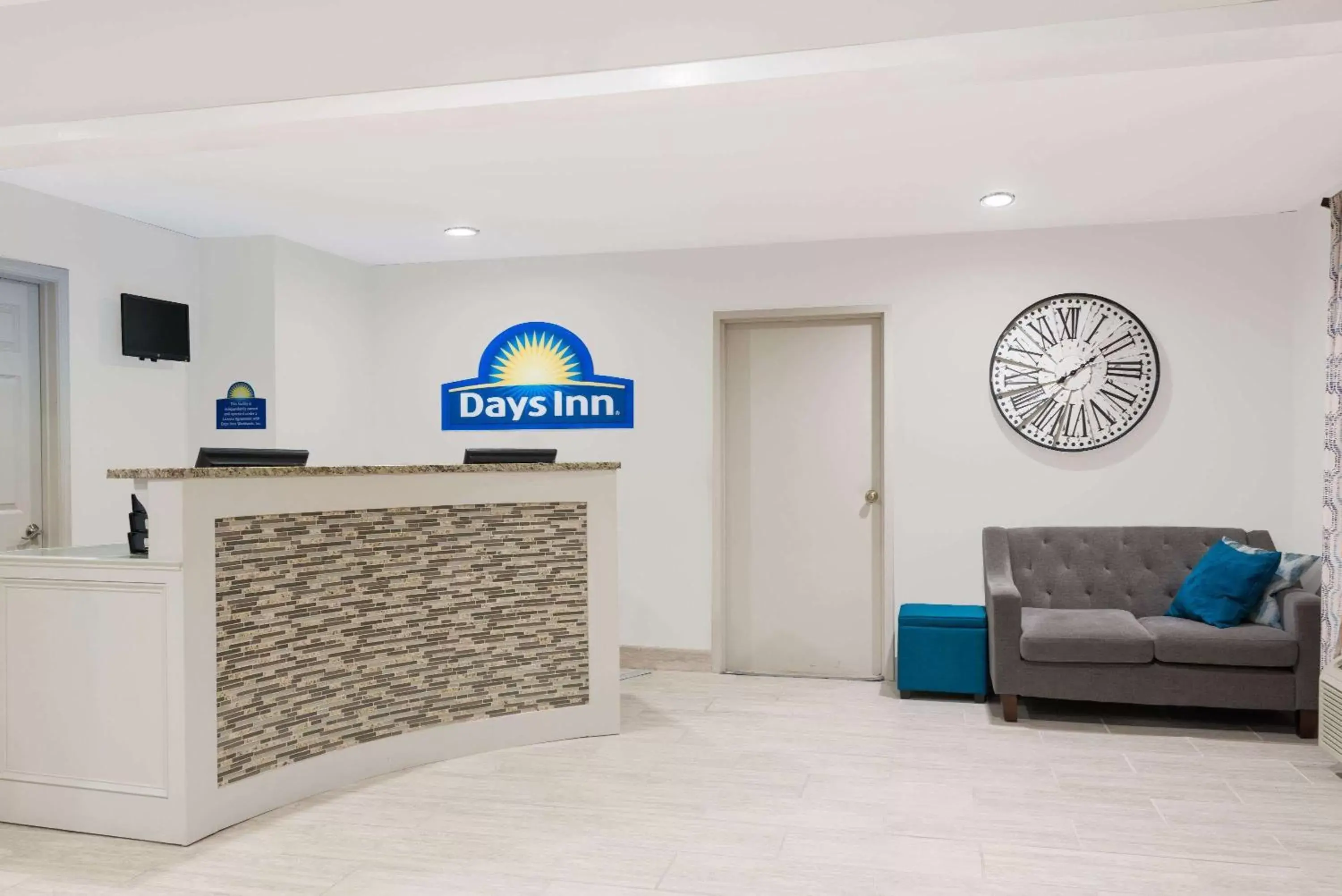 Lobby or reception, Lobby/Reception in Days Inn & Suites by Wyndham Sellersburg