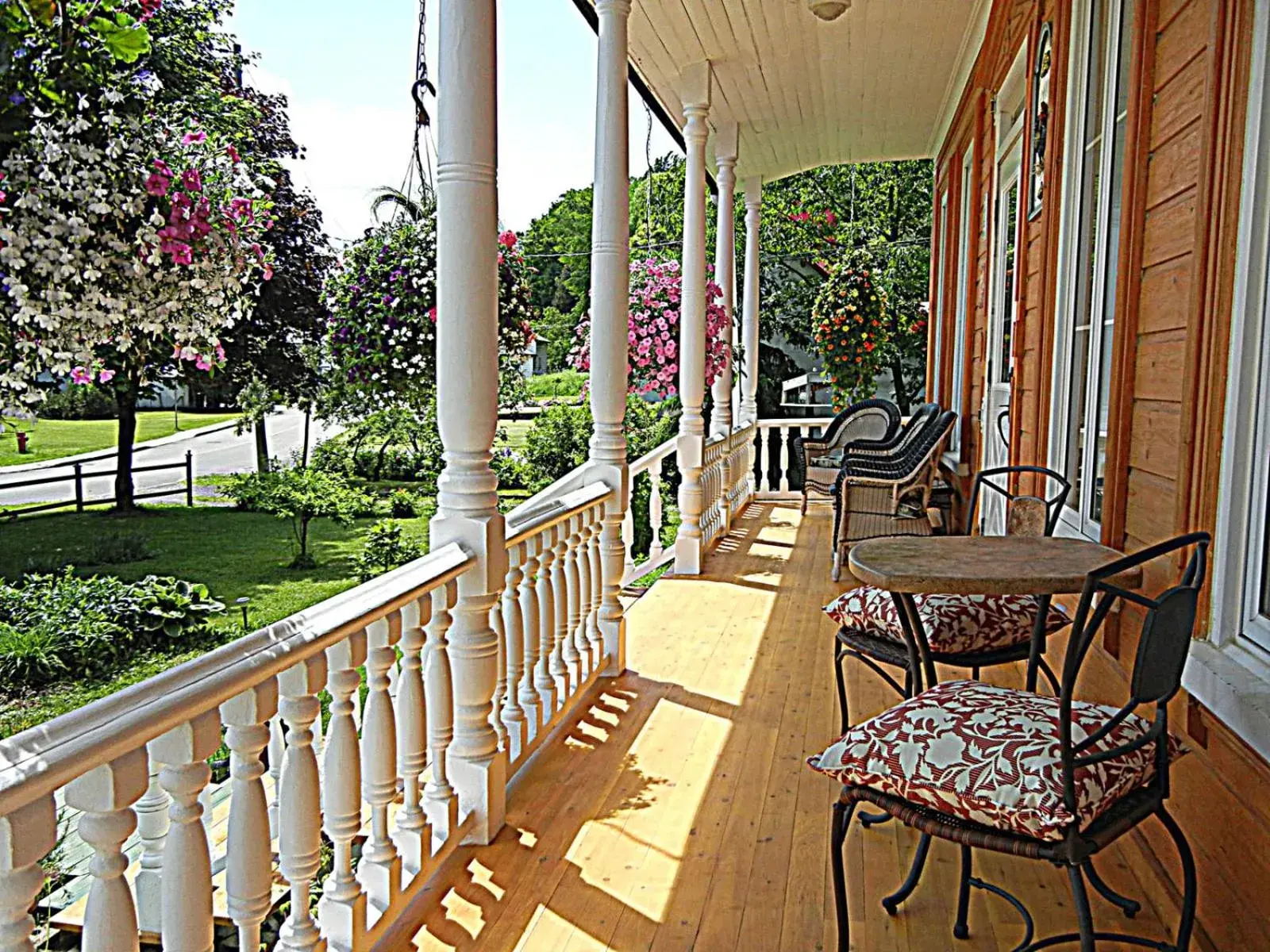 Patio, Balcony/Terrace in Auberge du Sault-à-la-Puce
