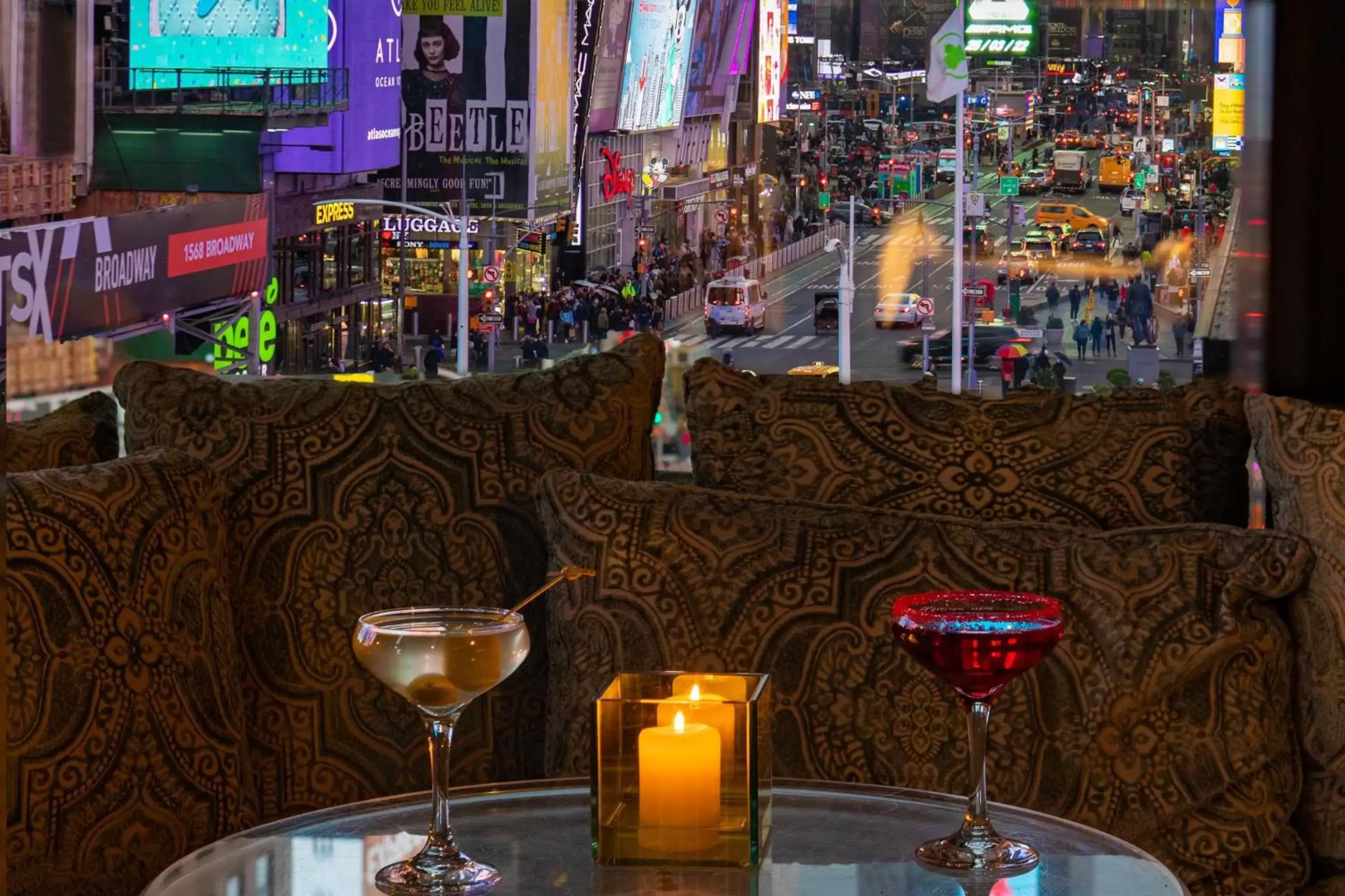 Lounge or bar in Renaissance New York Times Square Hotel