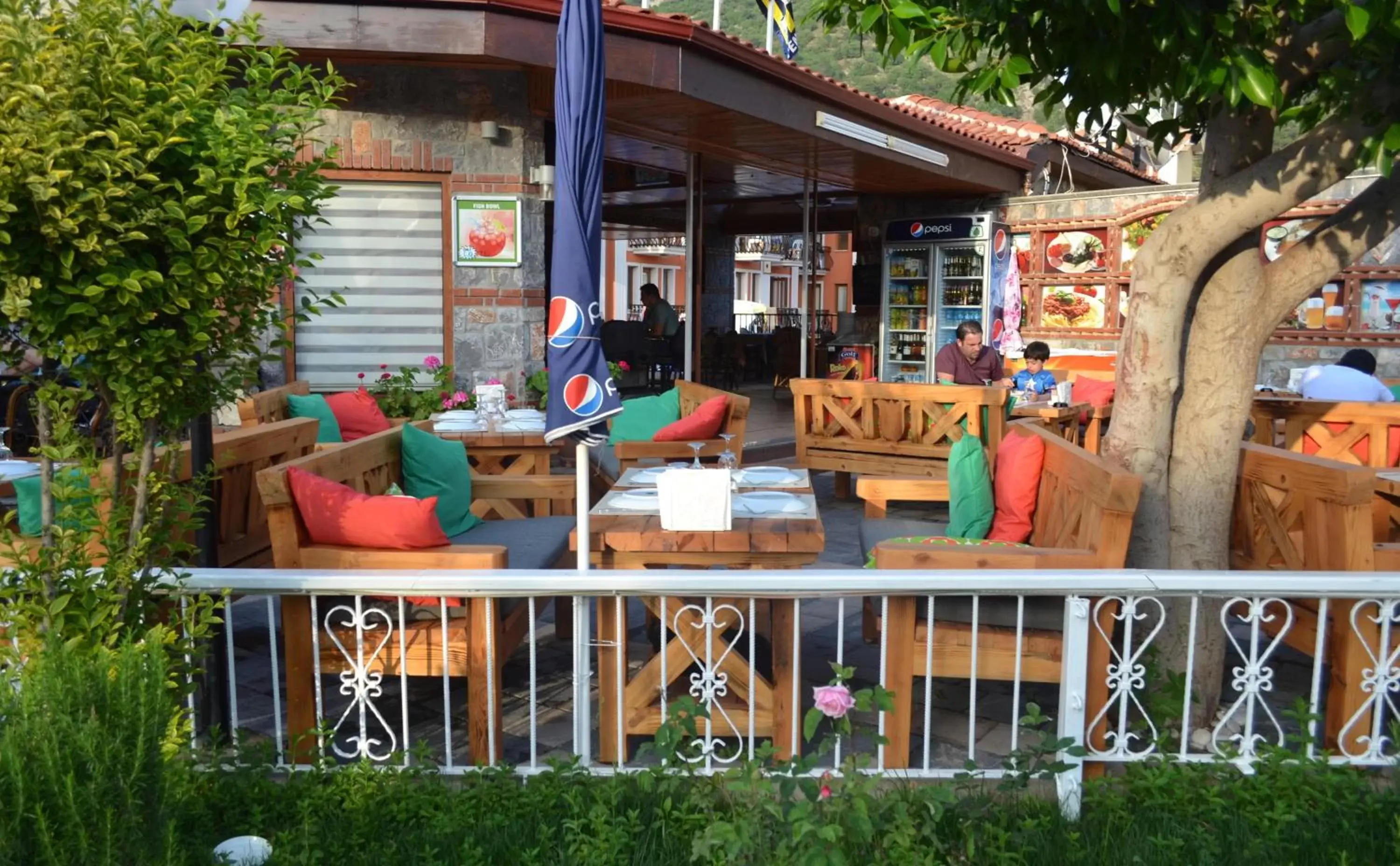 Restaurant/places to eat in Magic Tulip Beach Hotel Restaurant/places to eat in Magic Tulip Beach Hotel