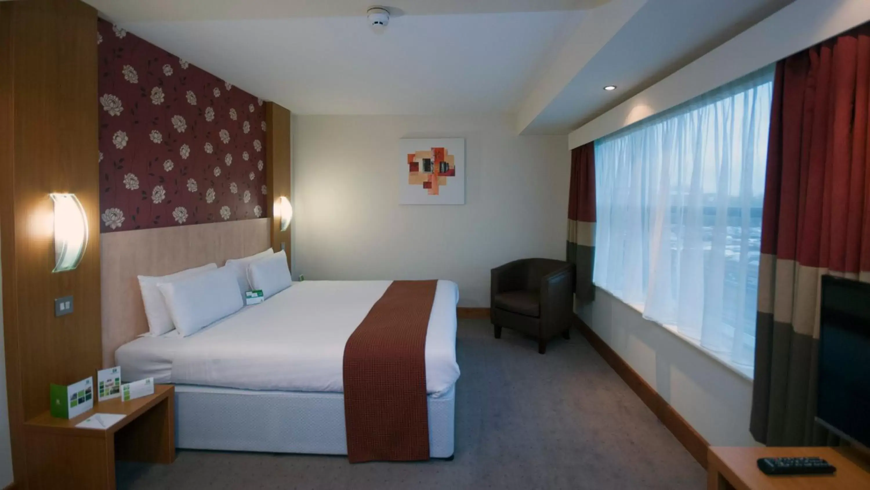 Bed in Holiday Inn Manchester - Central Park, an IHG Hotel