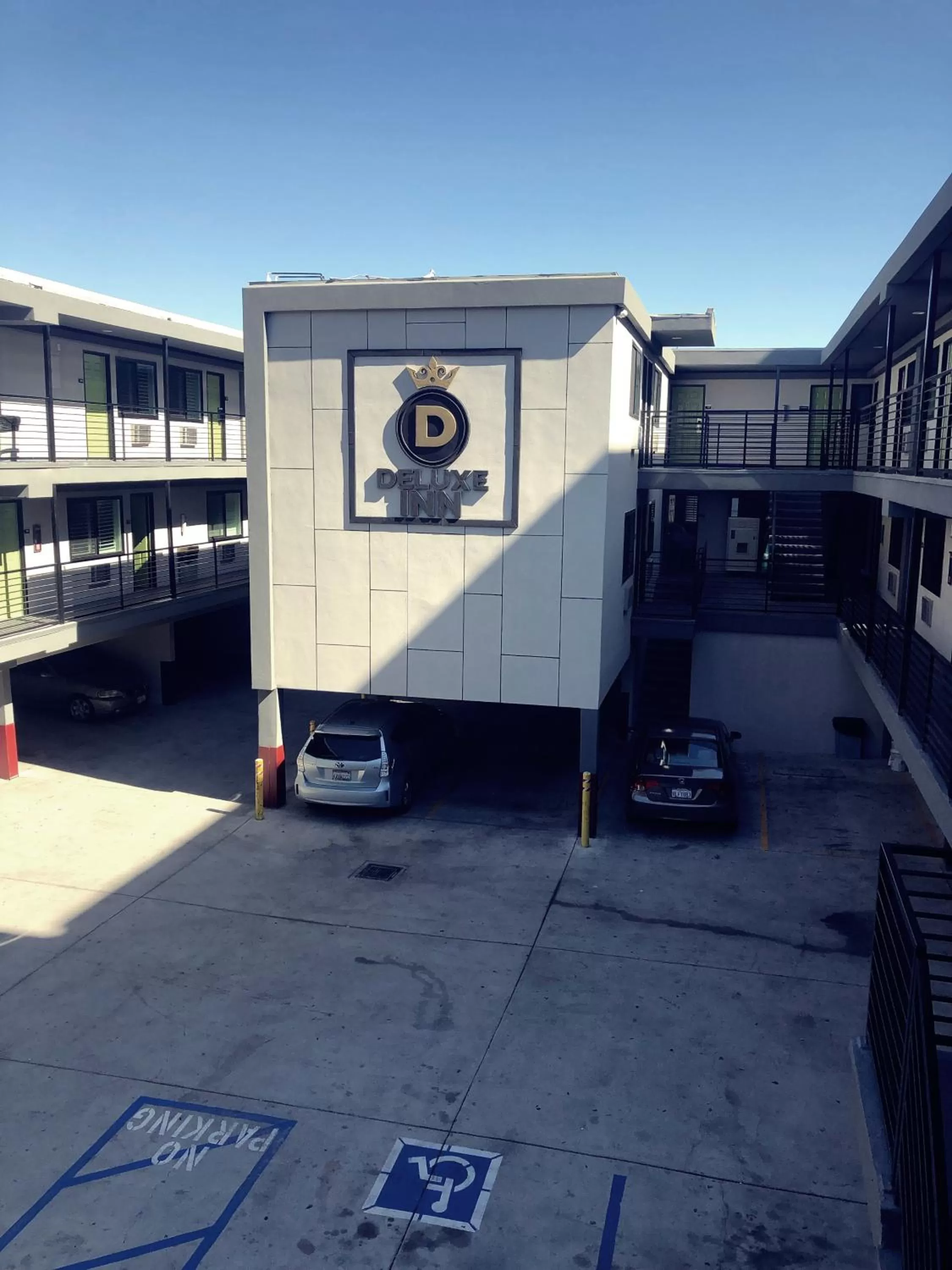 Property building in Deluxe Inn Hawthorne/ LAX