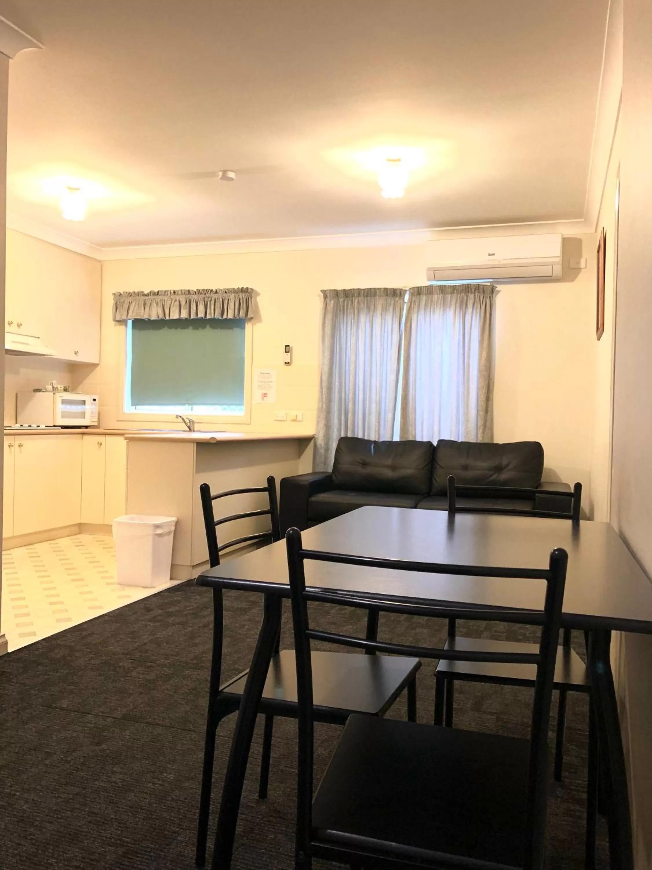 Dining area in Golfview Motor Inn