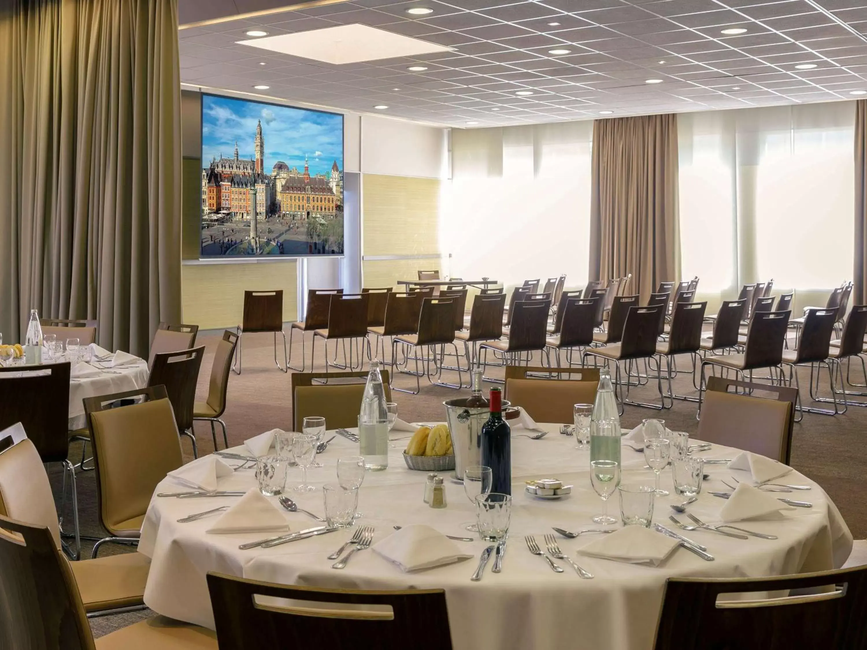 On site, Banquet Facilities in Hôtel Mercure Lille Aéroport