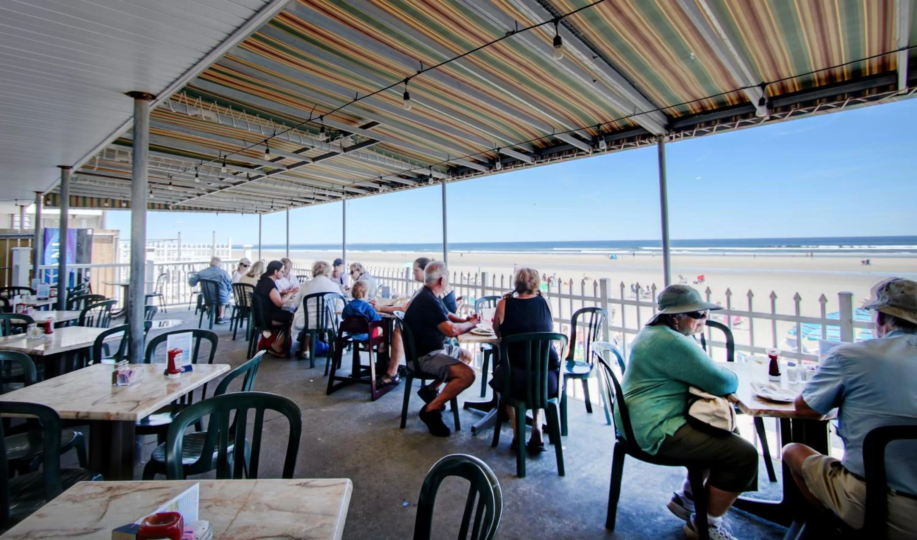 Restaurant/places to eat in Norseman Resort on the Beach