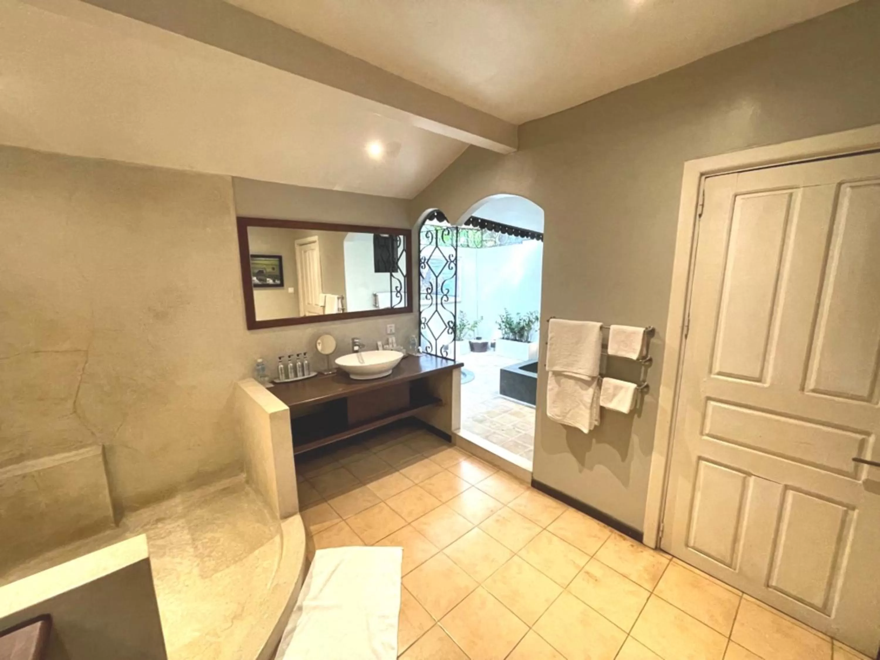 Bathroom in La Palmeraie D'angkor