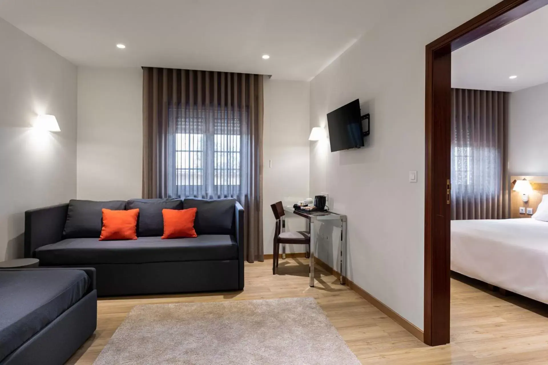 Bedroom, Seating Area in Hotel Aveiro Center