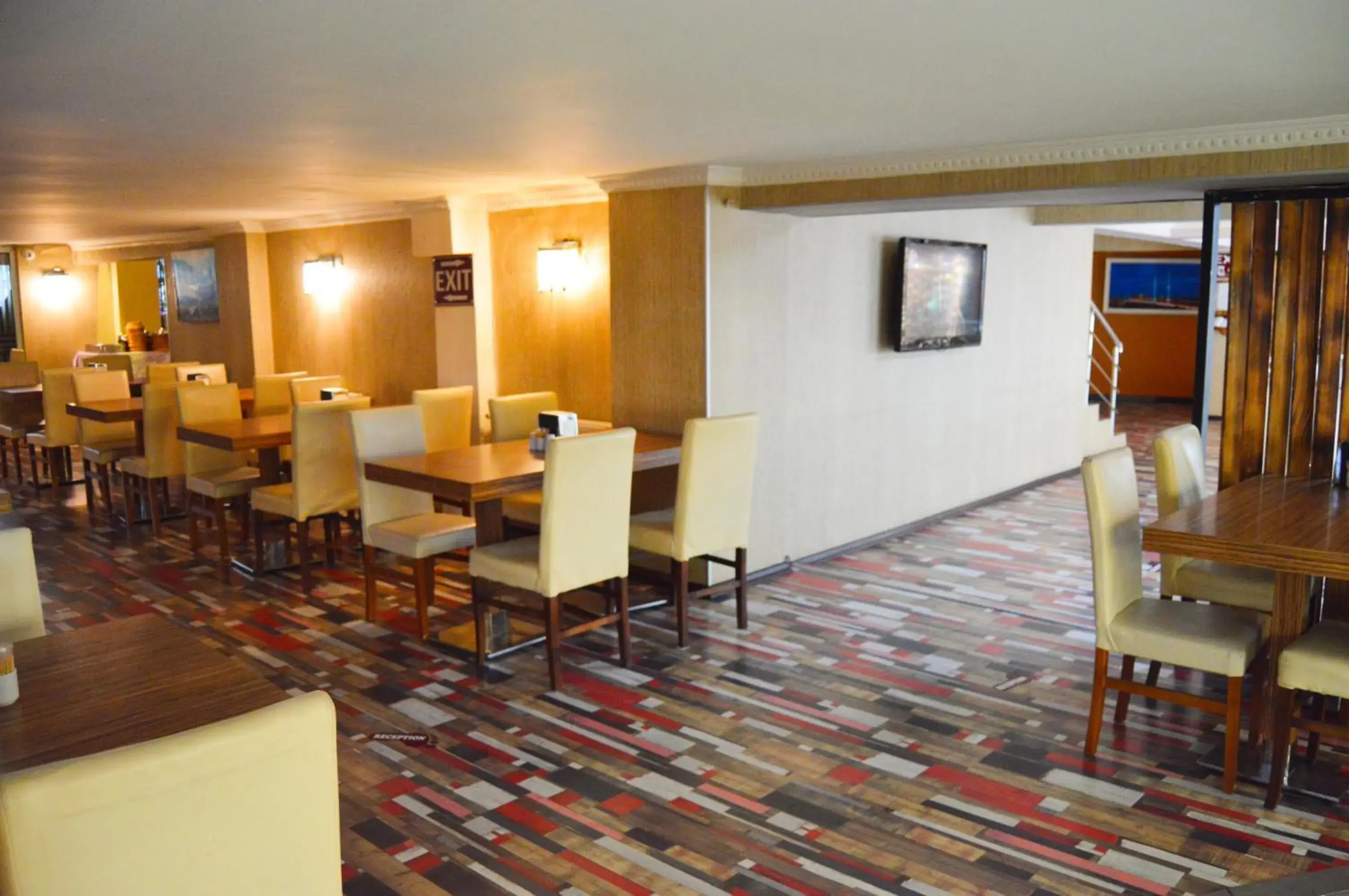 Restaurant/places to eat, Lounge/Bar in Comfort Life Hotel