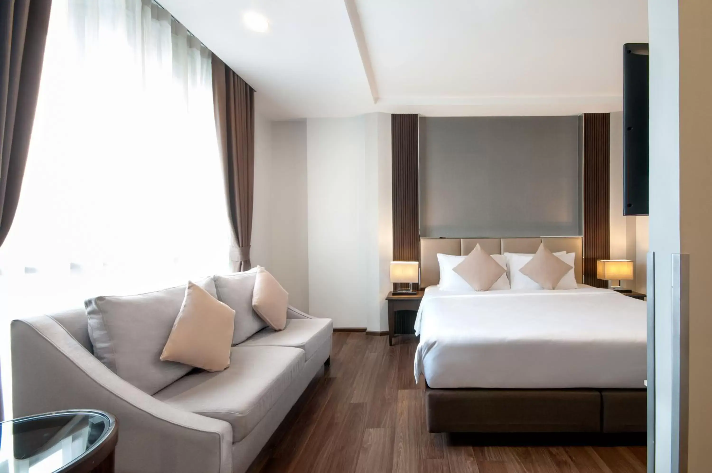 Bedroom, Bed in SureStay Plus Hotel by Best Western Sukhumvit 2