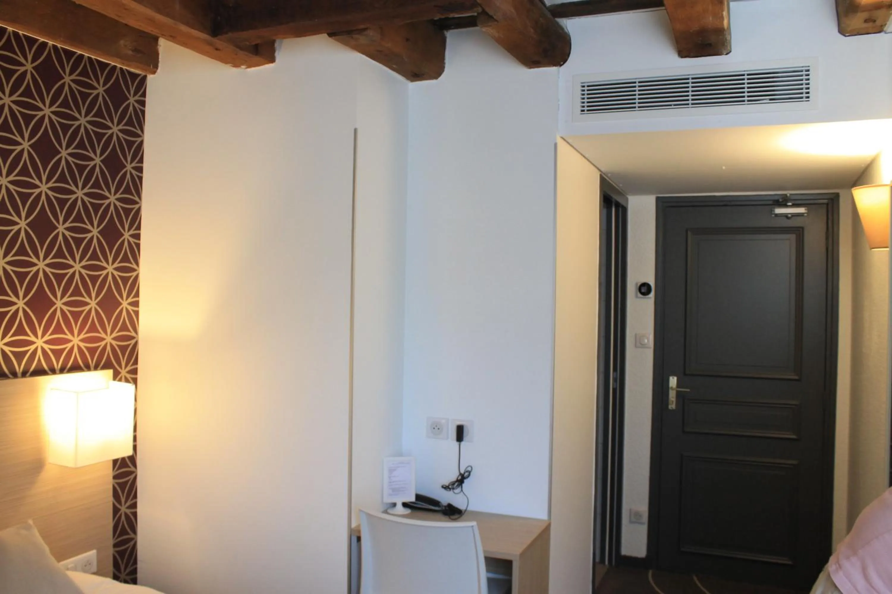 Bed in Hôtel Le Blason