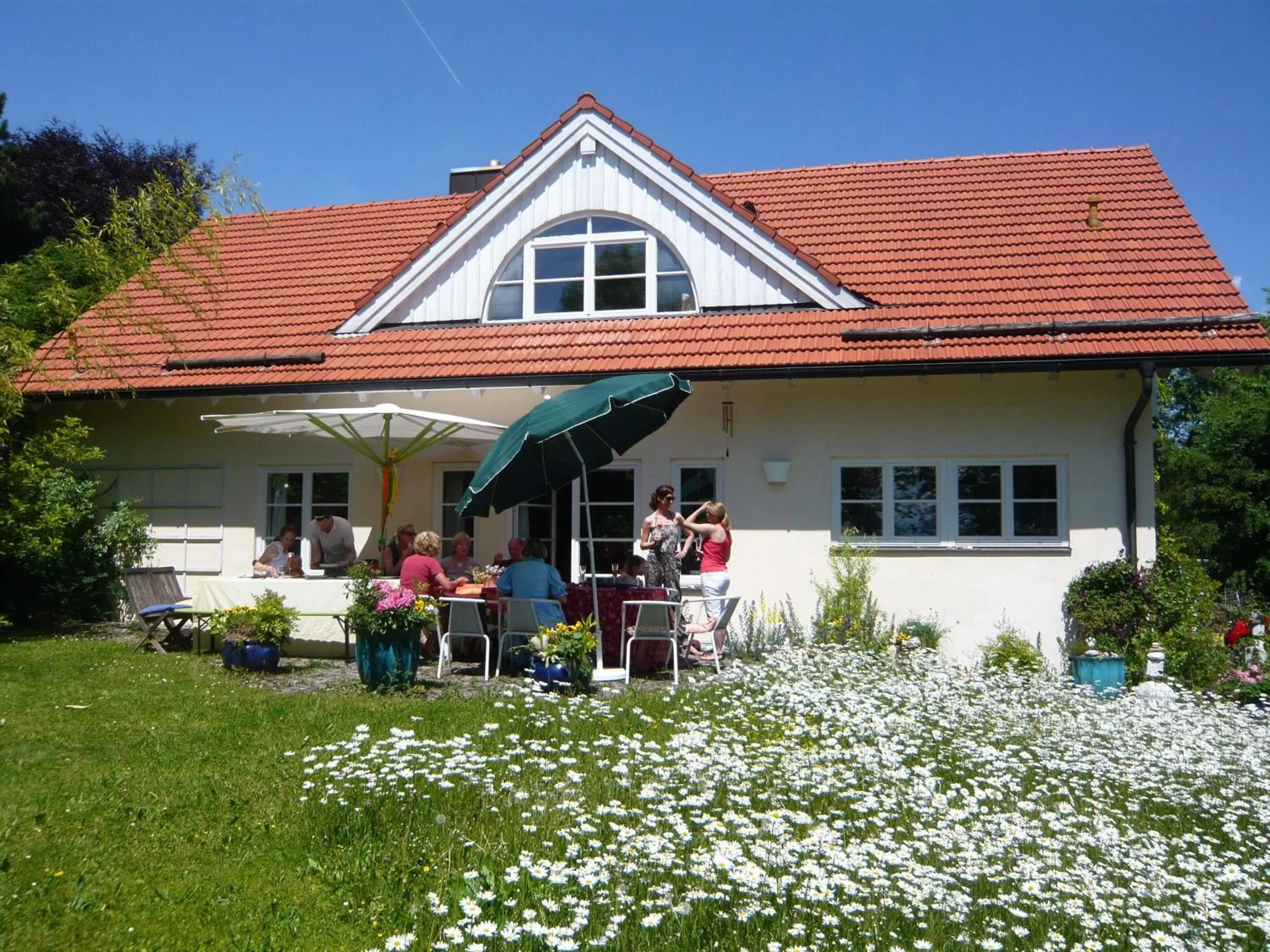 Facade/entrance in Bed and Breakfast Bavaria München