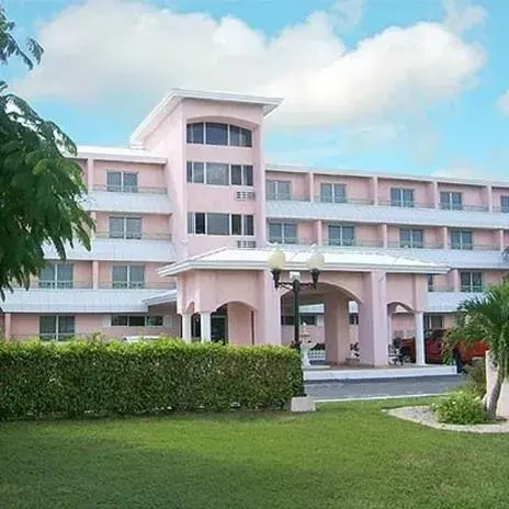 Swimming pool, Property Building in Castaways Resort & Suites Grand Bahama Island