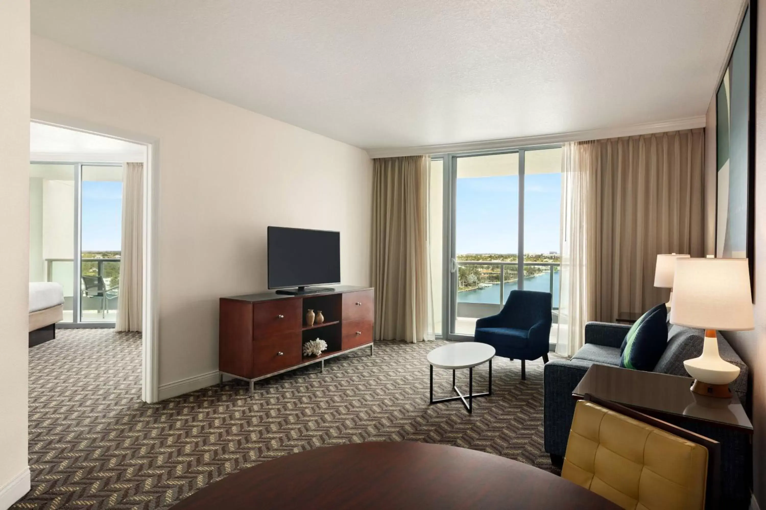Living room, TV/Entertainment Center in Residence Inn by Marriott Fort Lauderdale Intracoastal