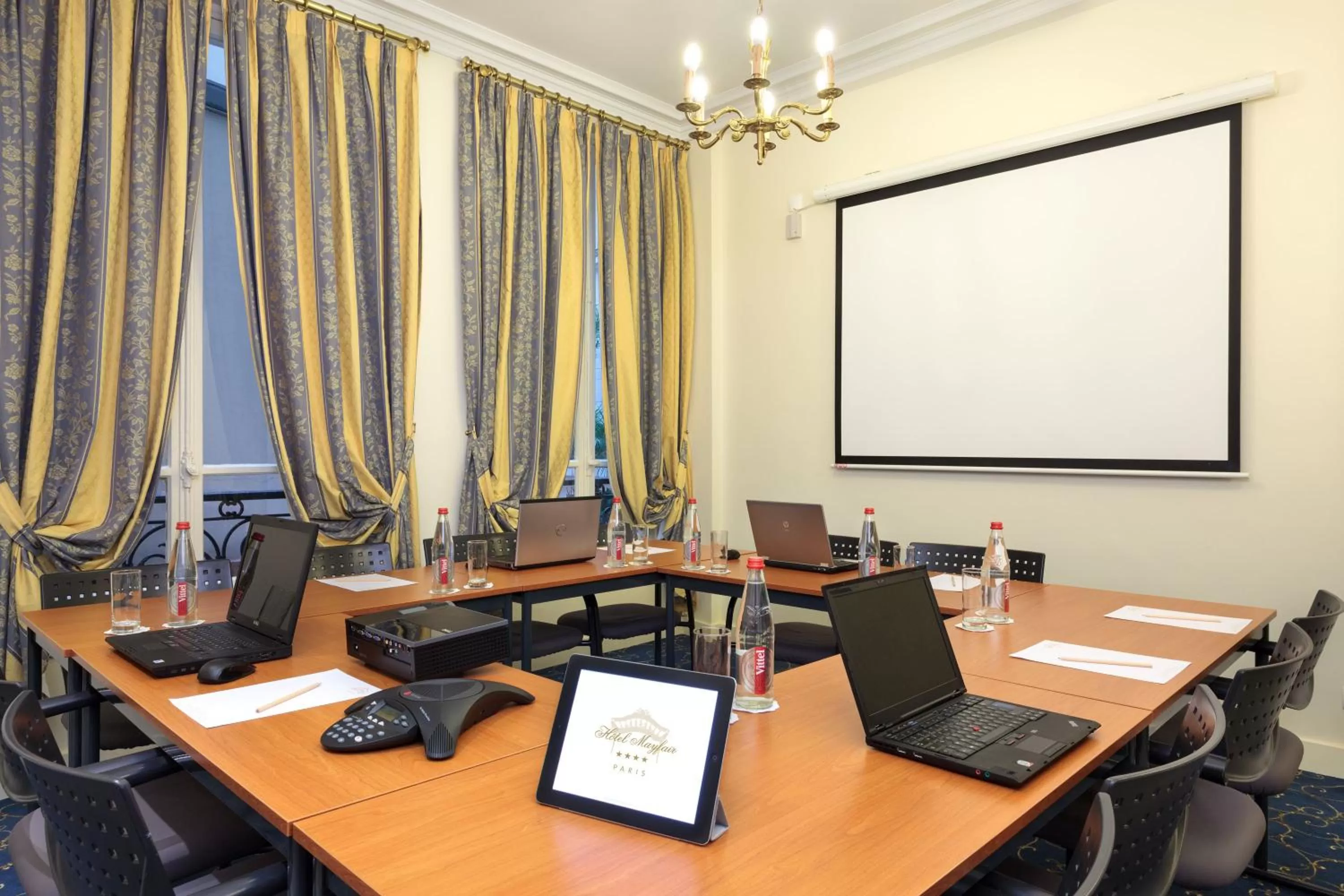 Business facilities in Hôtel Mayfair Paris