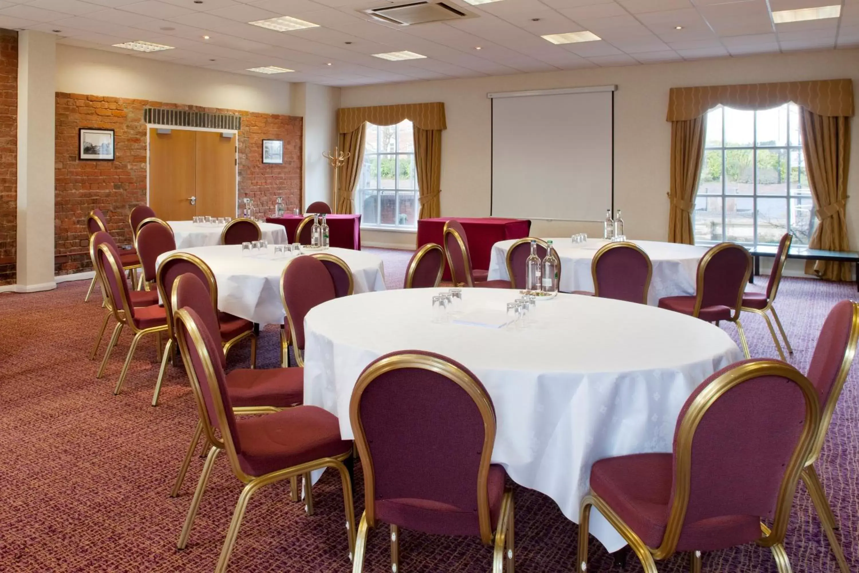 Meeting/conference room in Holiday Inn Ellesmere Port/Cheshire Oaks, an IHG Hotel