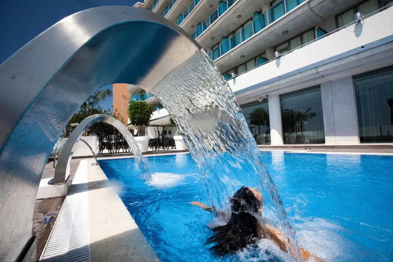 Swimming Pool in Hotel Allon Mediterrania