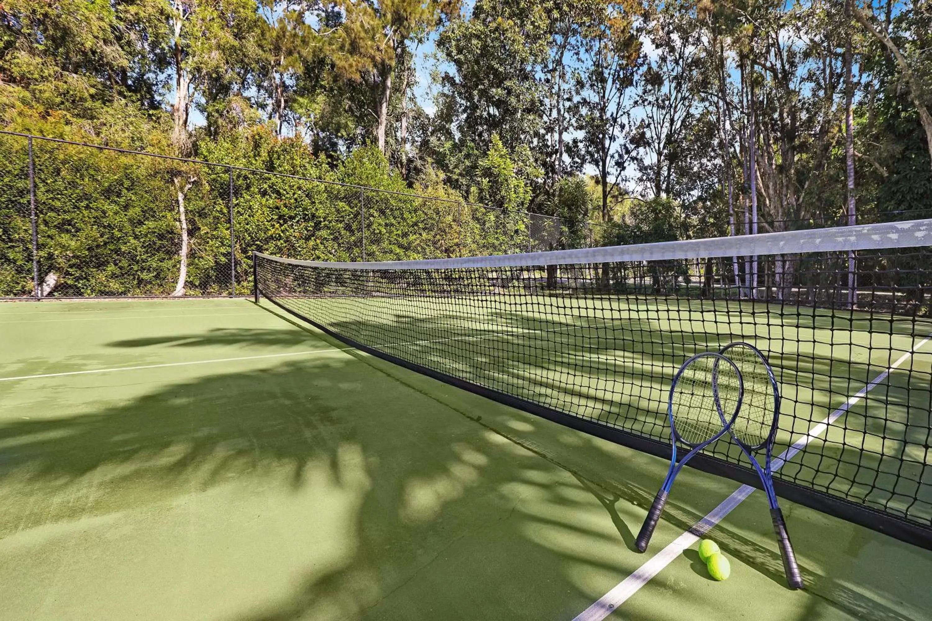 Area and facilities, Tennis/Squash in Coral Beach Noosa Resort